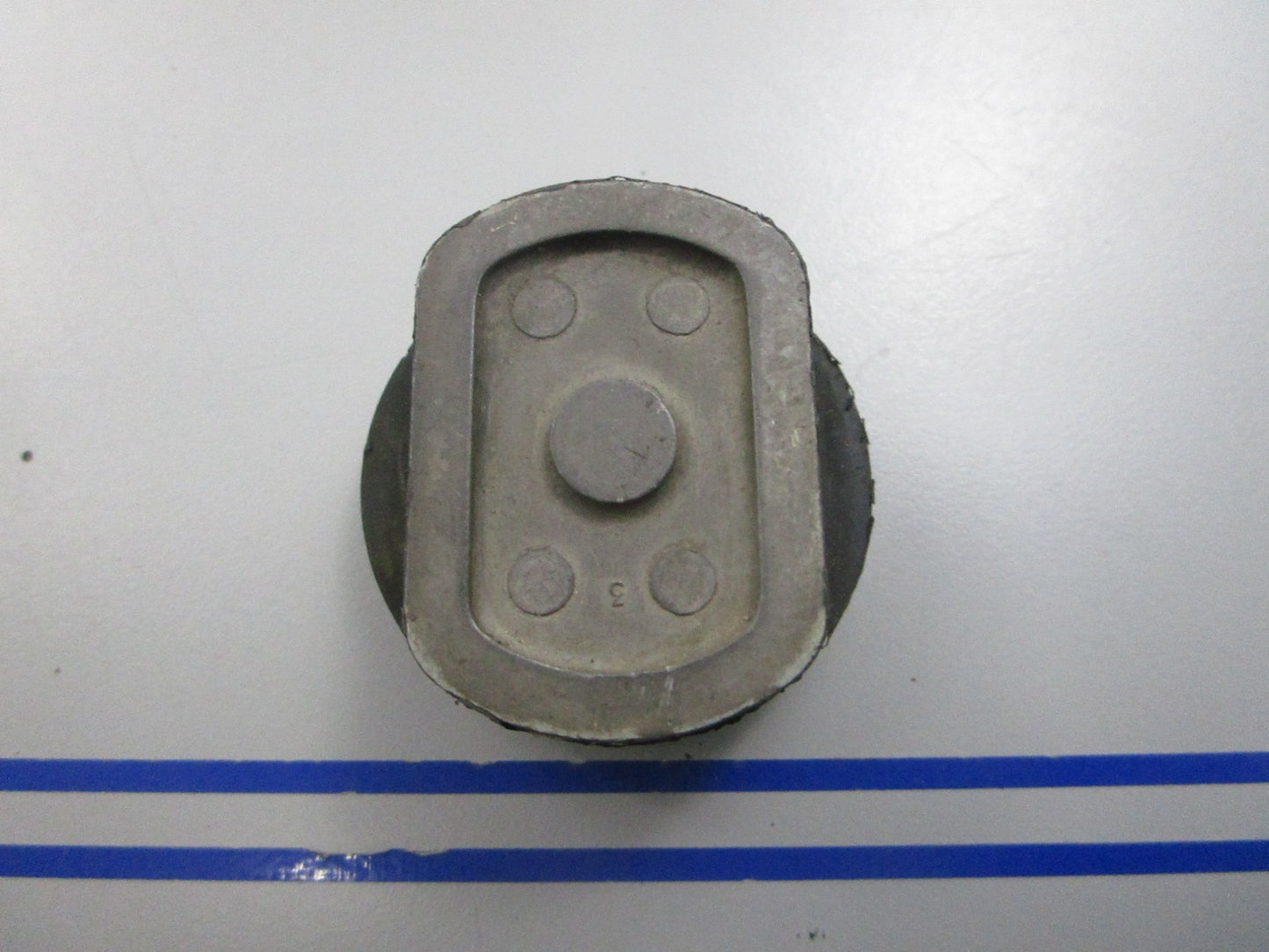 NEW OEM 25678 Mercury Quicksilver Upper Mount 0810