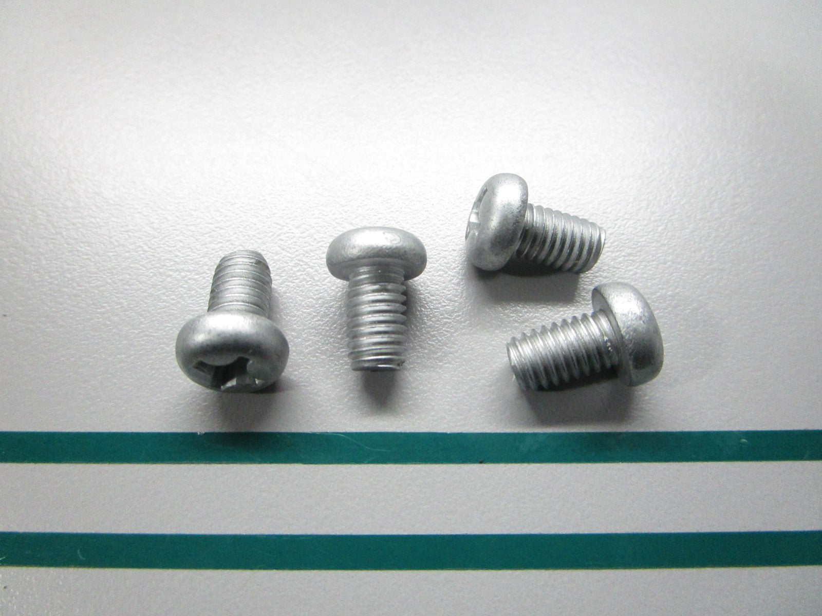 NEW OEM (LOT OF 4) 09125-06063 Suzuki Screw 0810