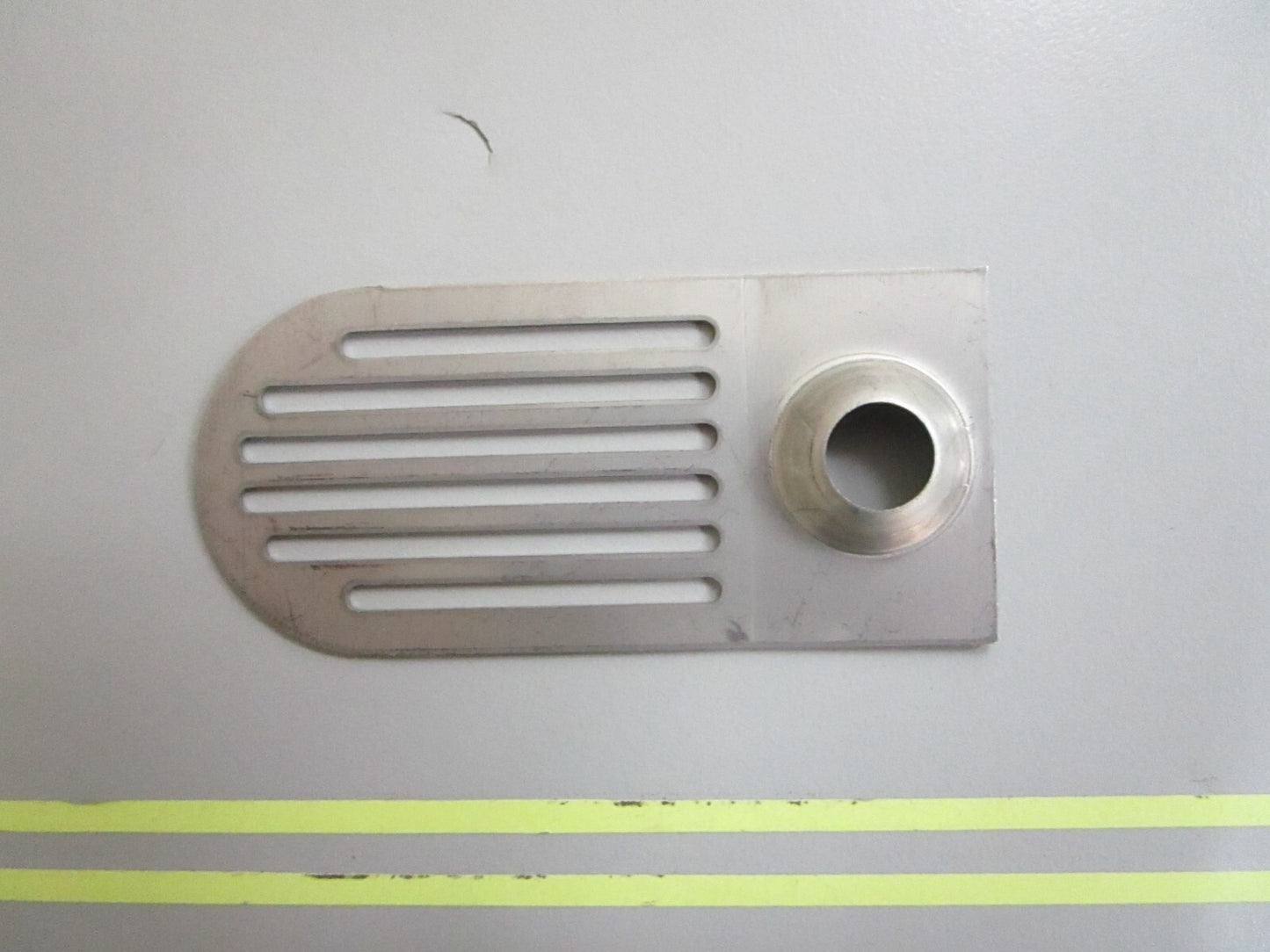 *NEW OEM* 0810 OMC Johnson Evinrude Screen 909018 0909018