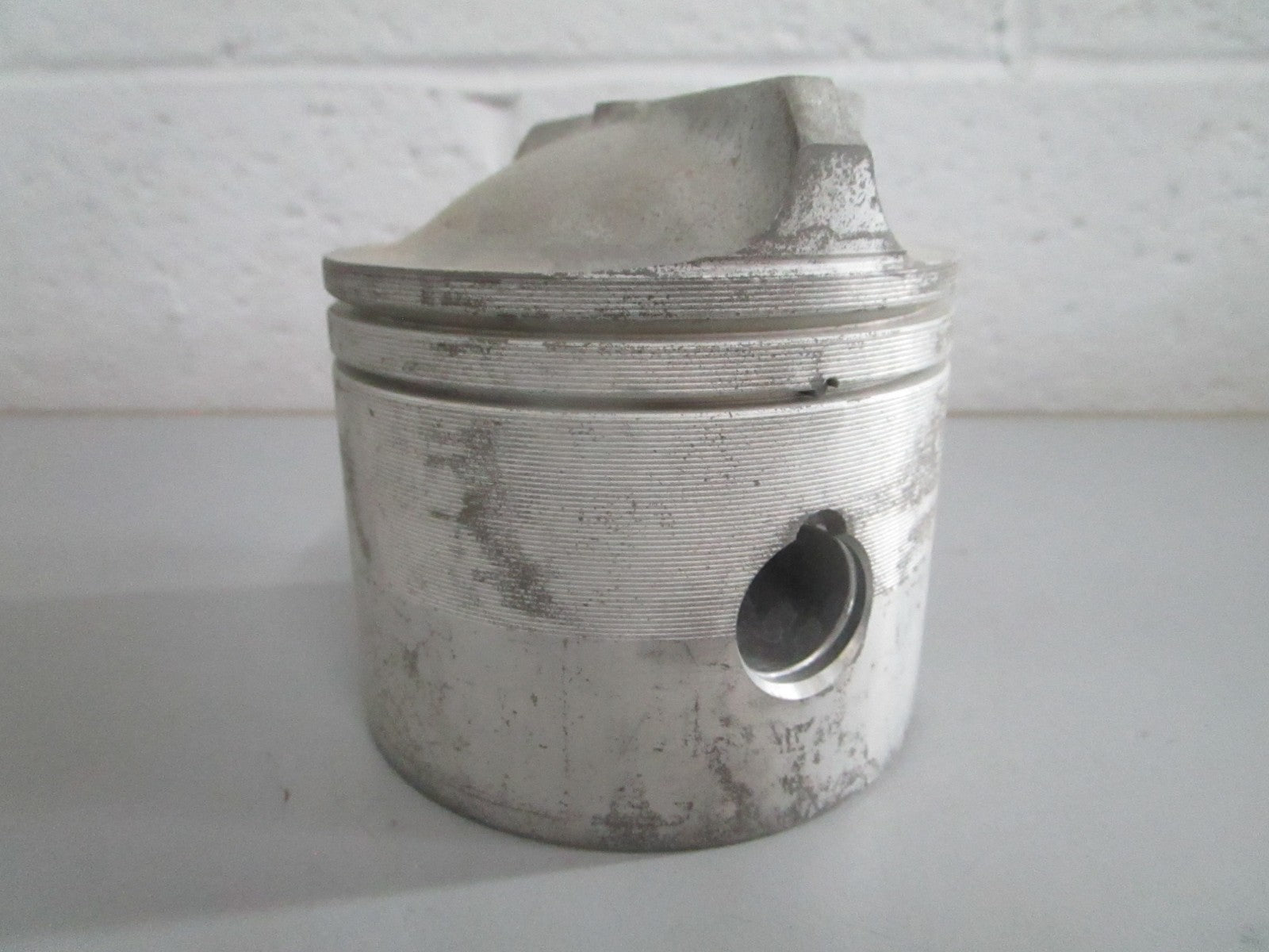 NEW OEM OMC Johnson Evinrude 390983 0390983 .030 Piston 0820