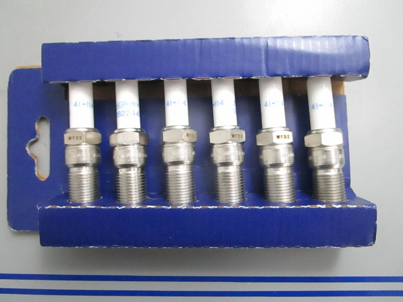 *NEW OEM* 0820 Volvo Penta 6 Spark Plug Kit 22431179