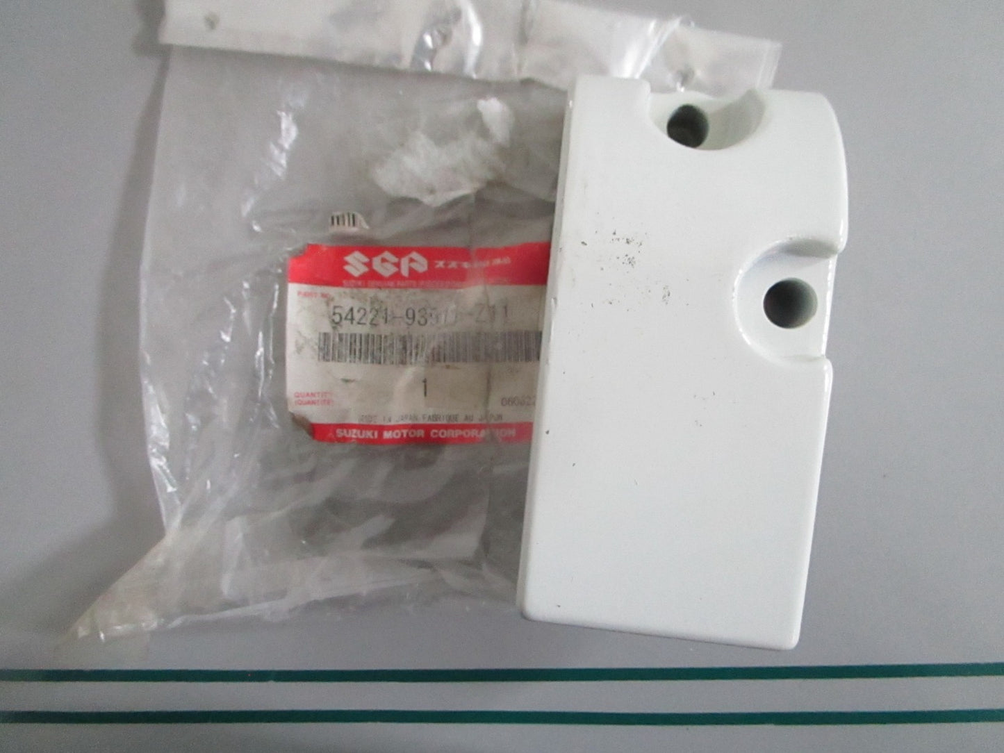 NEW OEM 54221-93911-Z11 Suzuki Port Lower Mount Cover 0820