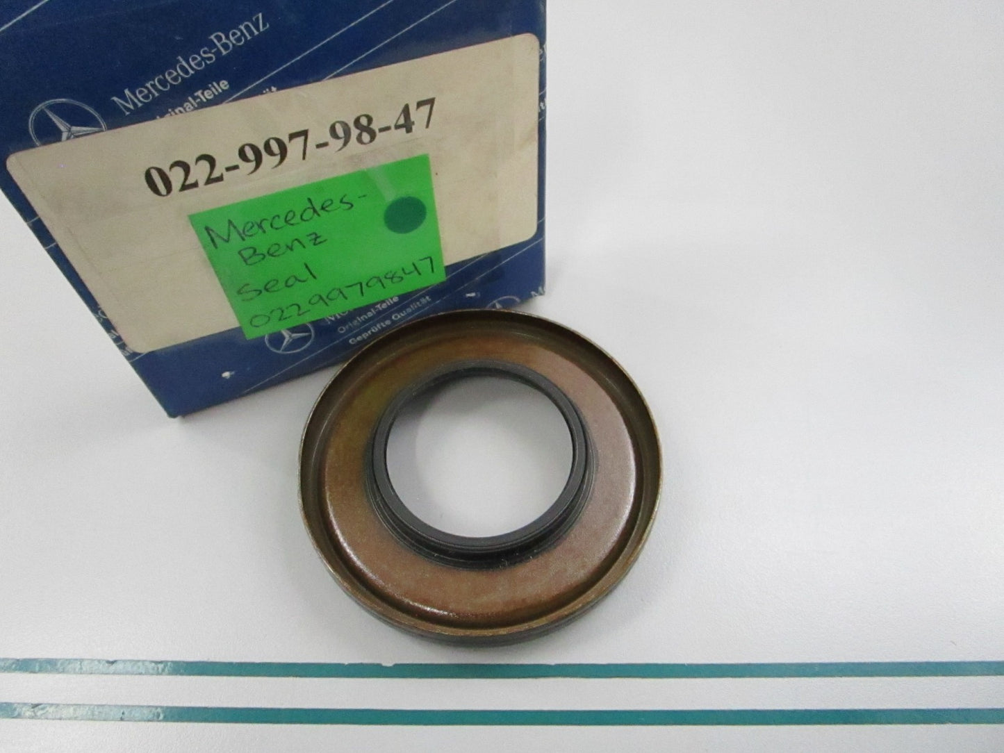 NEW OEM 0229979847 Mercedes-Benz Seal 0810