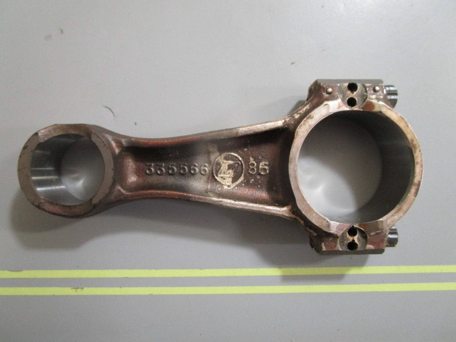 *NEW OEM* 0810 OMC Johnson Evinrude 25 30 35 Connecting Rod 433509 0433509