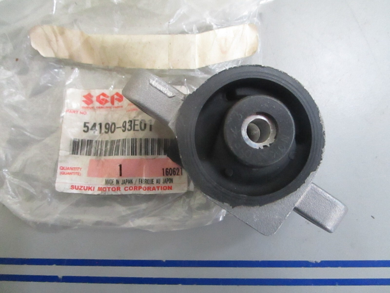 *NEW OEM* 0820 Suzuki Port Upper Mount 54190-93E01