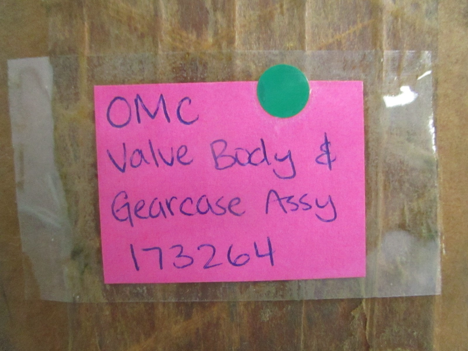 NEW OEM 173264 0173264 OMC Johnson Evinrude Valve Body & Gearcase Assy 0820