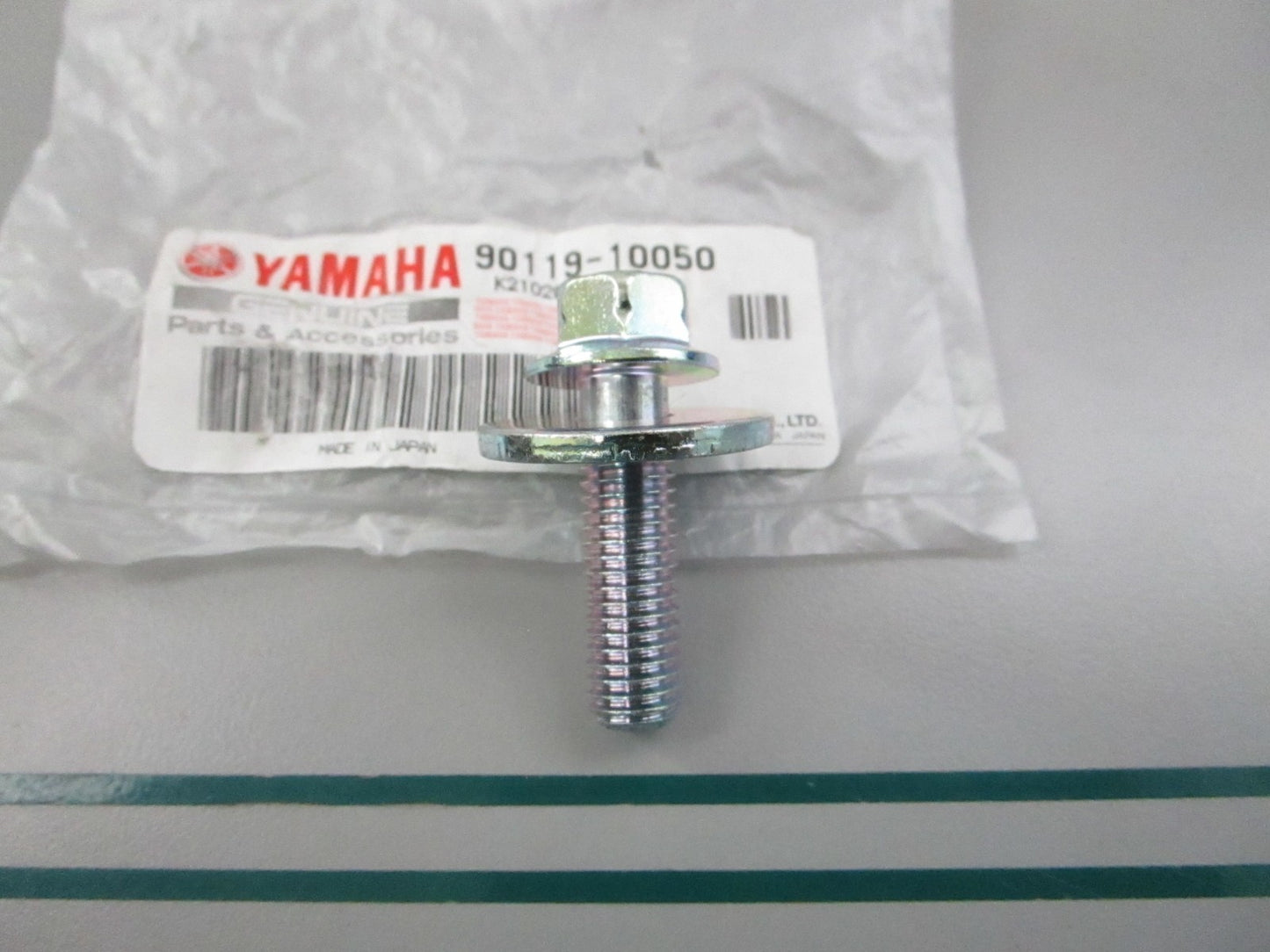 NEW OEM 90119-10050-00 Yamaha Bolt w/ Washer 0810