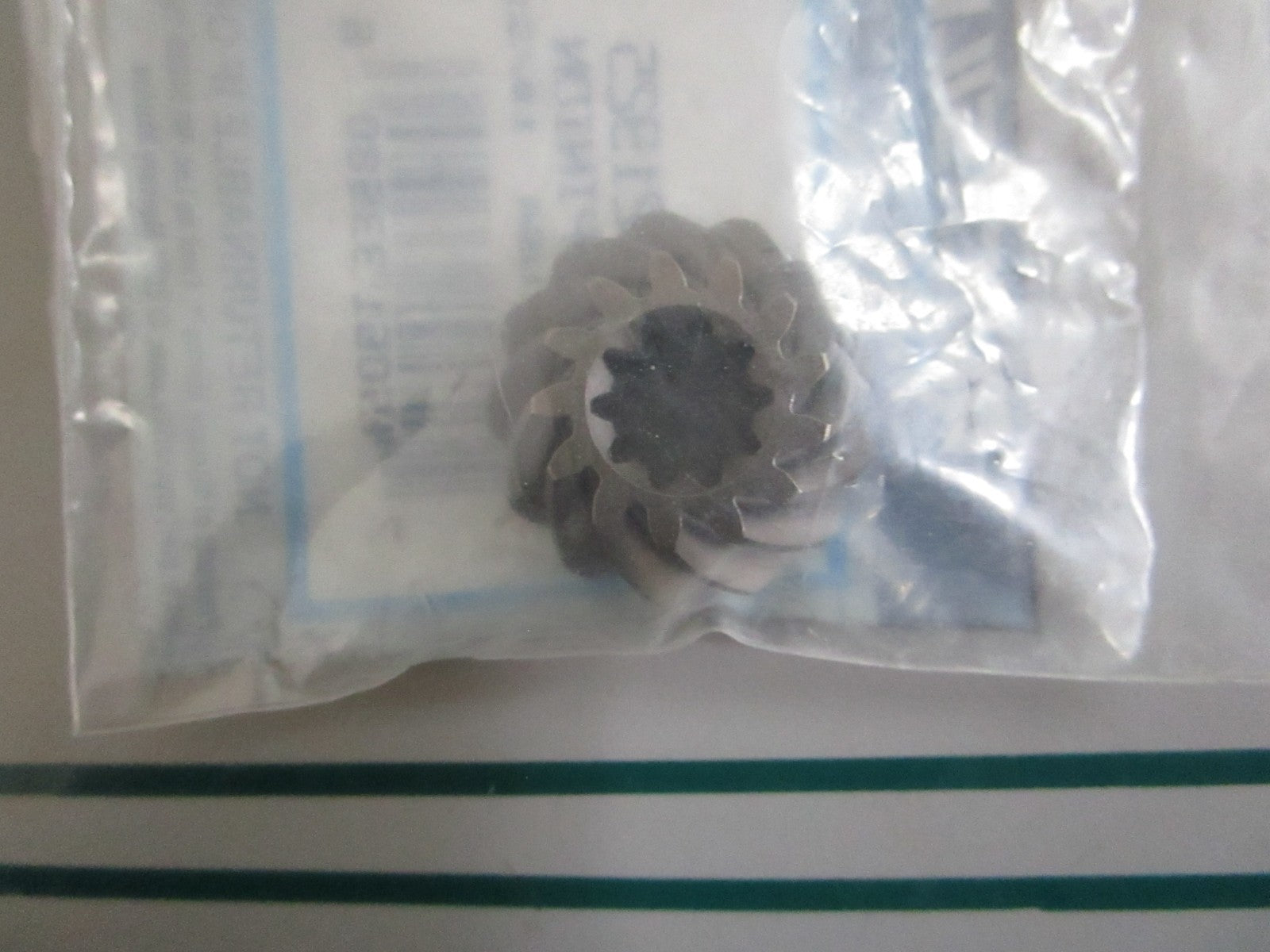 NEW OEM 43-821925 1 Mercury Quicksilver Pinion Gear 0820