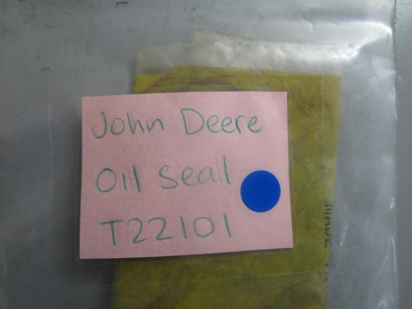*NEW OEM* 0810 John Deere Oil Seal T22101