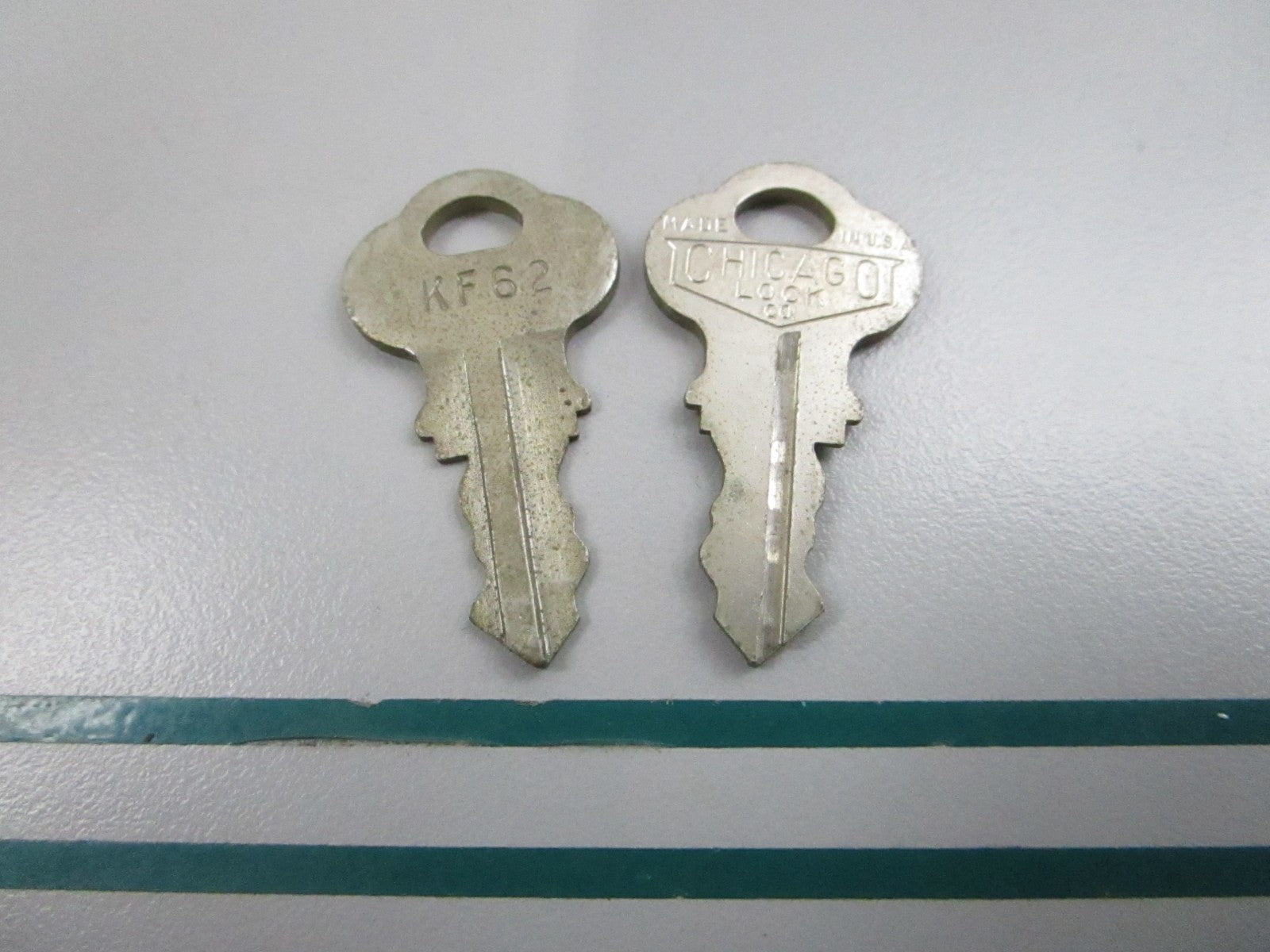 NEW OEM (LOT OF 2) 501577 0501577 OMC Johnson Evinrude KF62 Ignition Key 0810