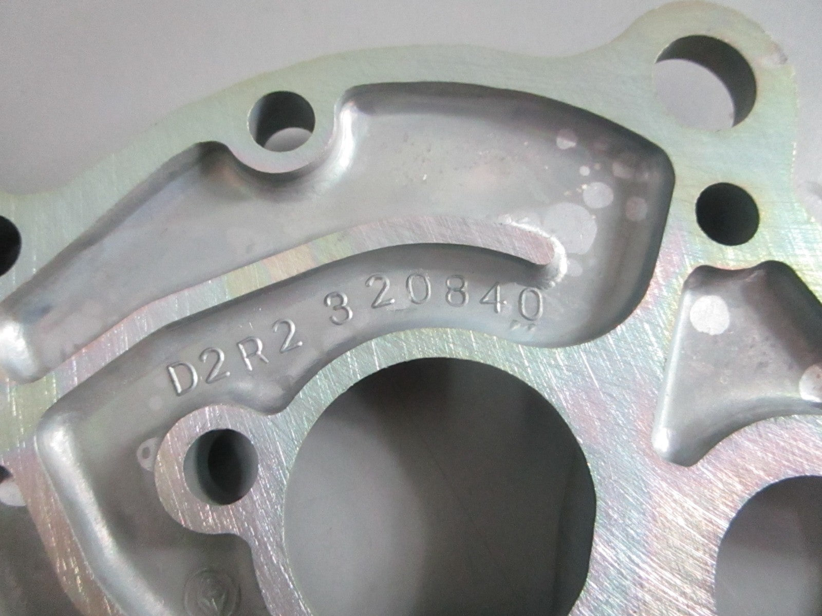 NEW OEM 320840 0320840 OMC Johnson Evinrude Cylinder Head Cover 0820