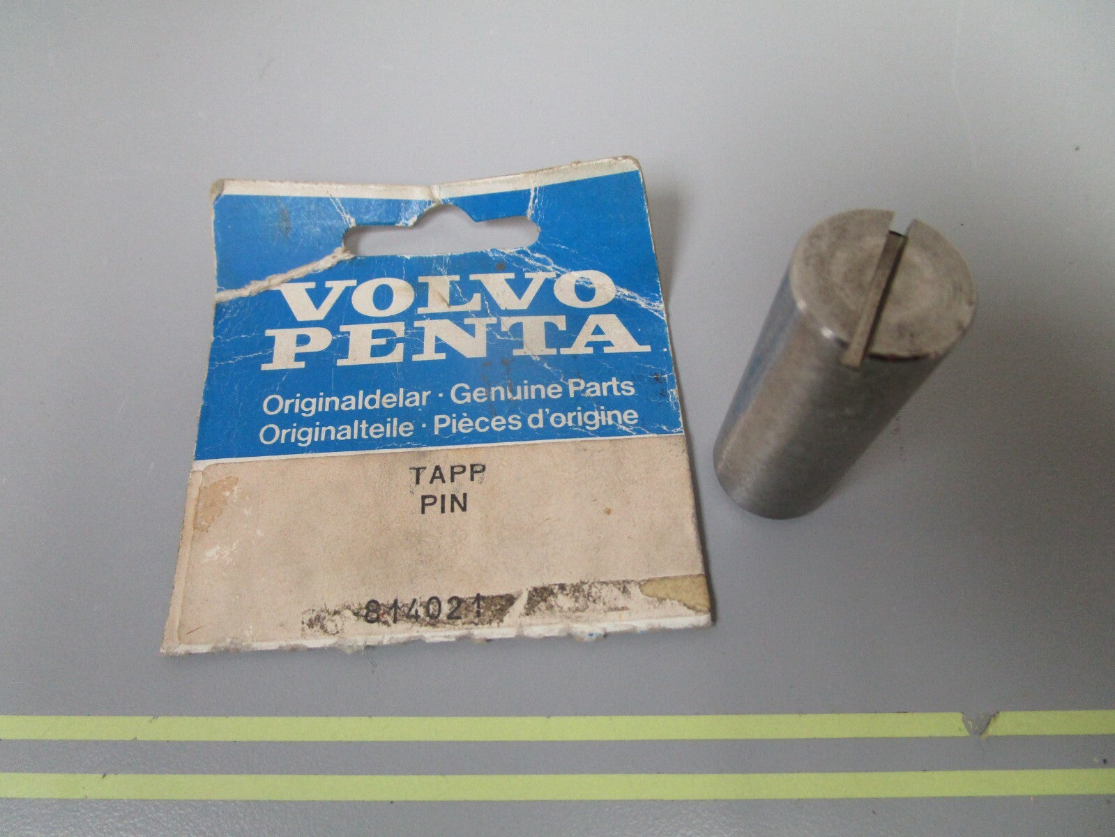 *NEW OEM* 0720 Volvo Penta Pivot Pin 814021