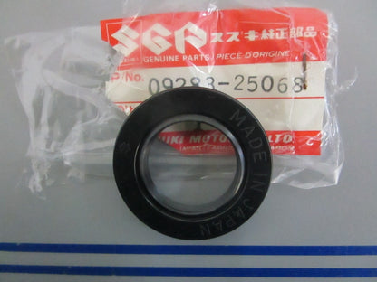 NEW OEM 09283-25068 Suzuki Oil Seal 0820