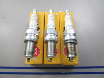NEW (LOT OF 3) DCPR7E NGK Spark Plug 0810