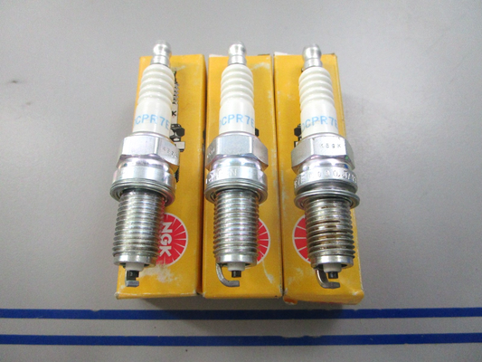 NEW (LOT OF 3) DCPR7E NGK Spark Plug 0810