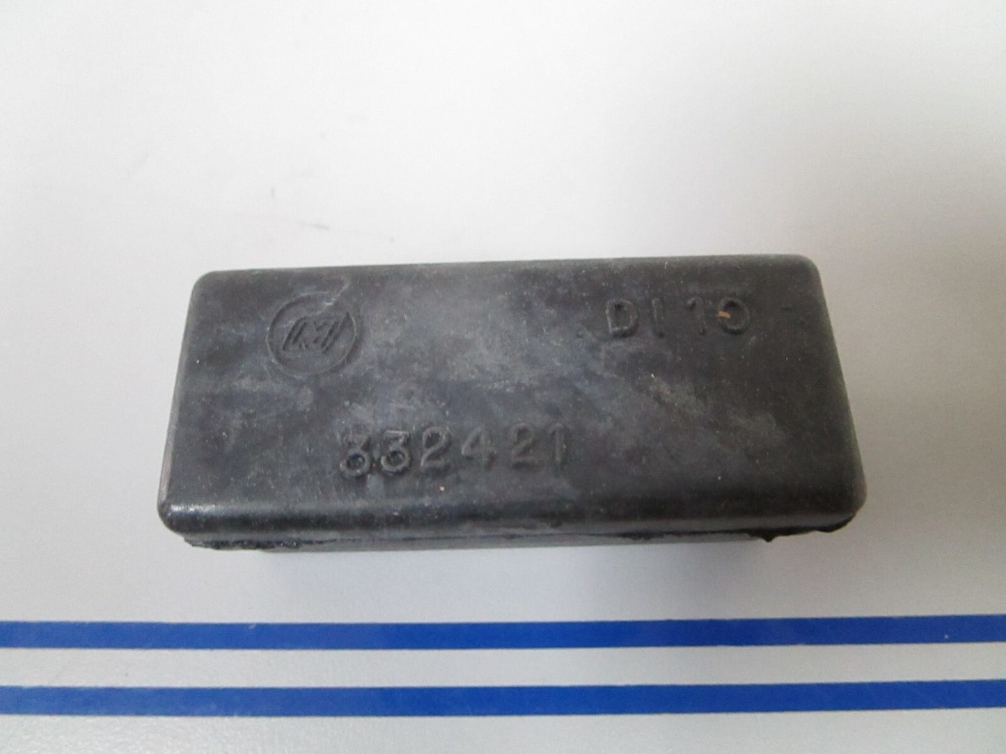 *NEW OEM* 0810 OMC Johnson Evinrude Rubber Mount 332421 0332421