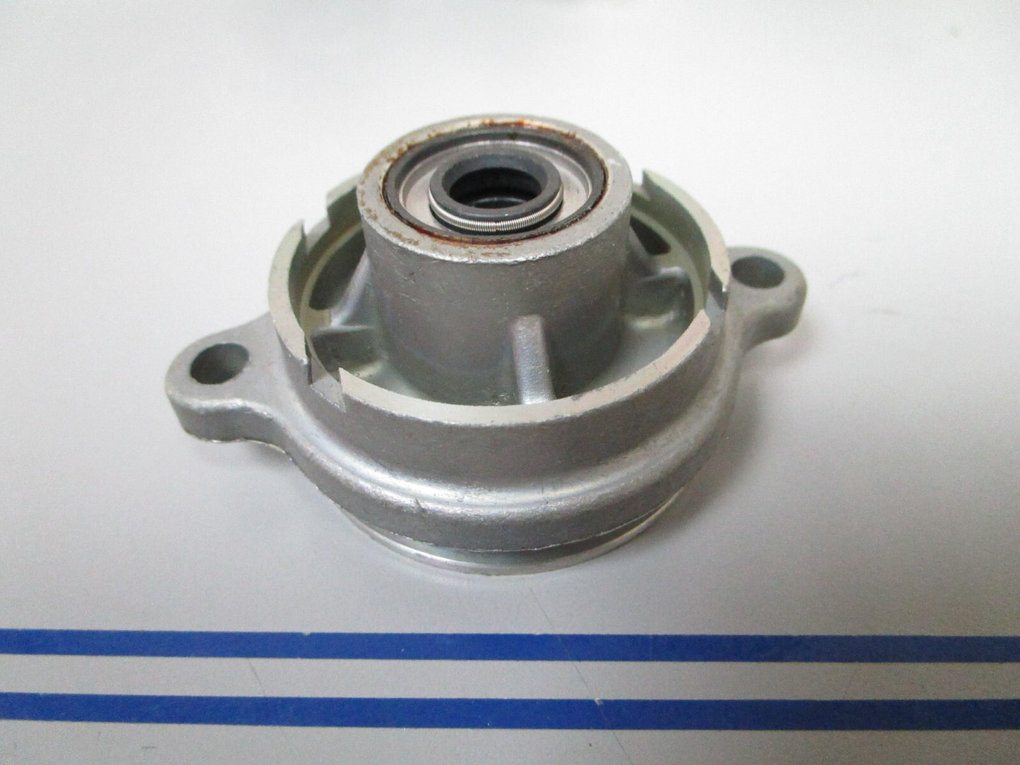 *NEW OEM* 0810 OMC Johnson Evinrude Gearcase Bearing Housing 326203 0326203
