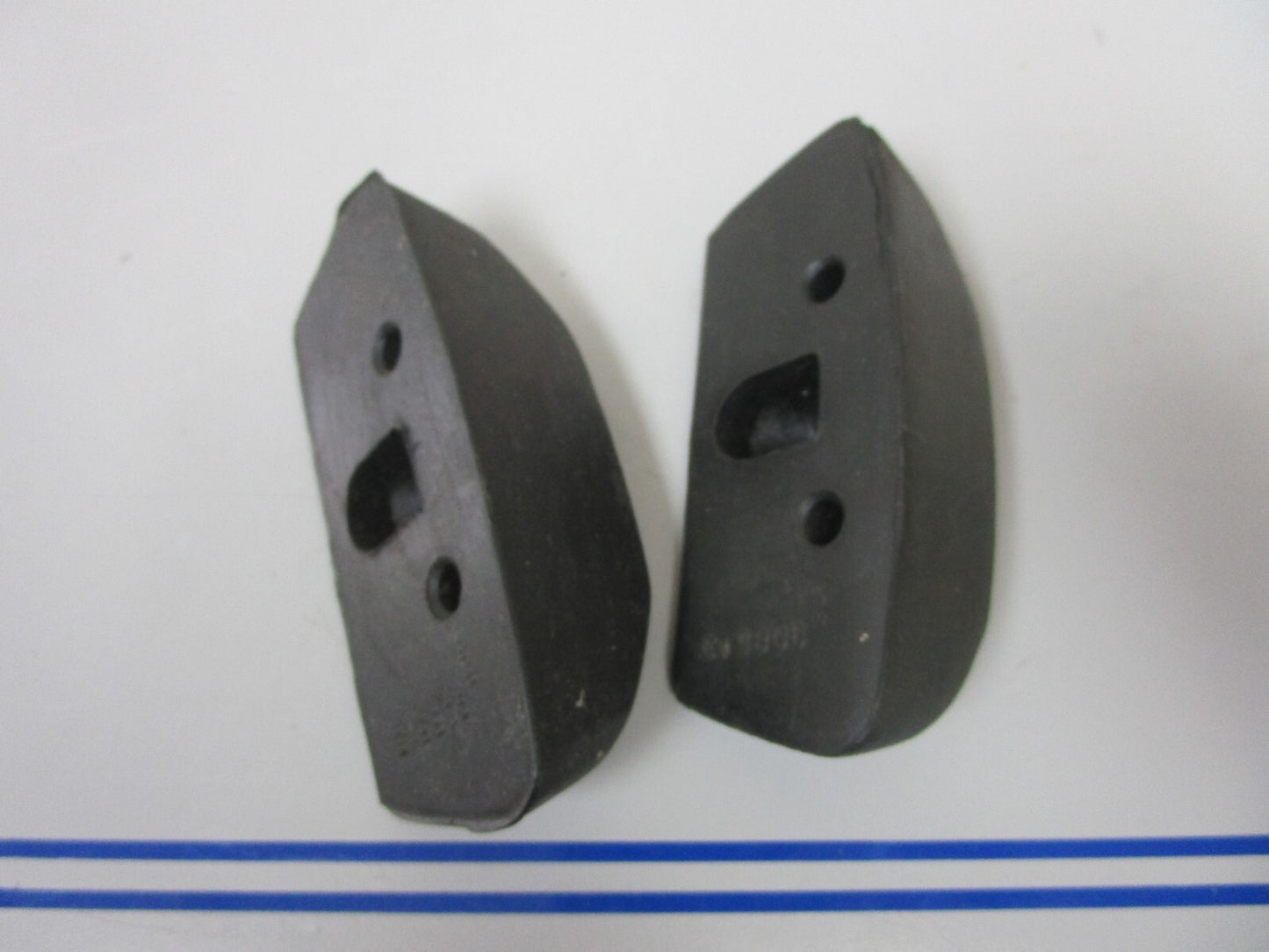 *NEW OEM* (LOT OF 2) 0810 OMC Johnson Evinrude Bumper 908513 0908513