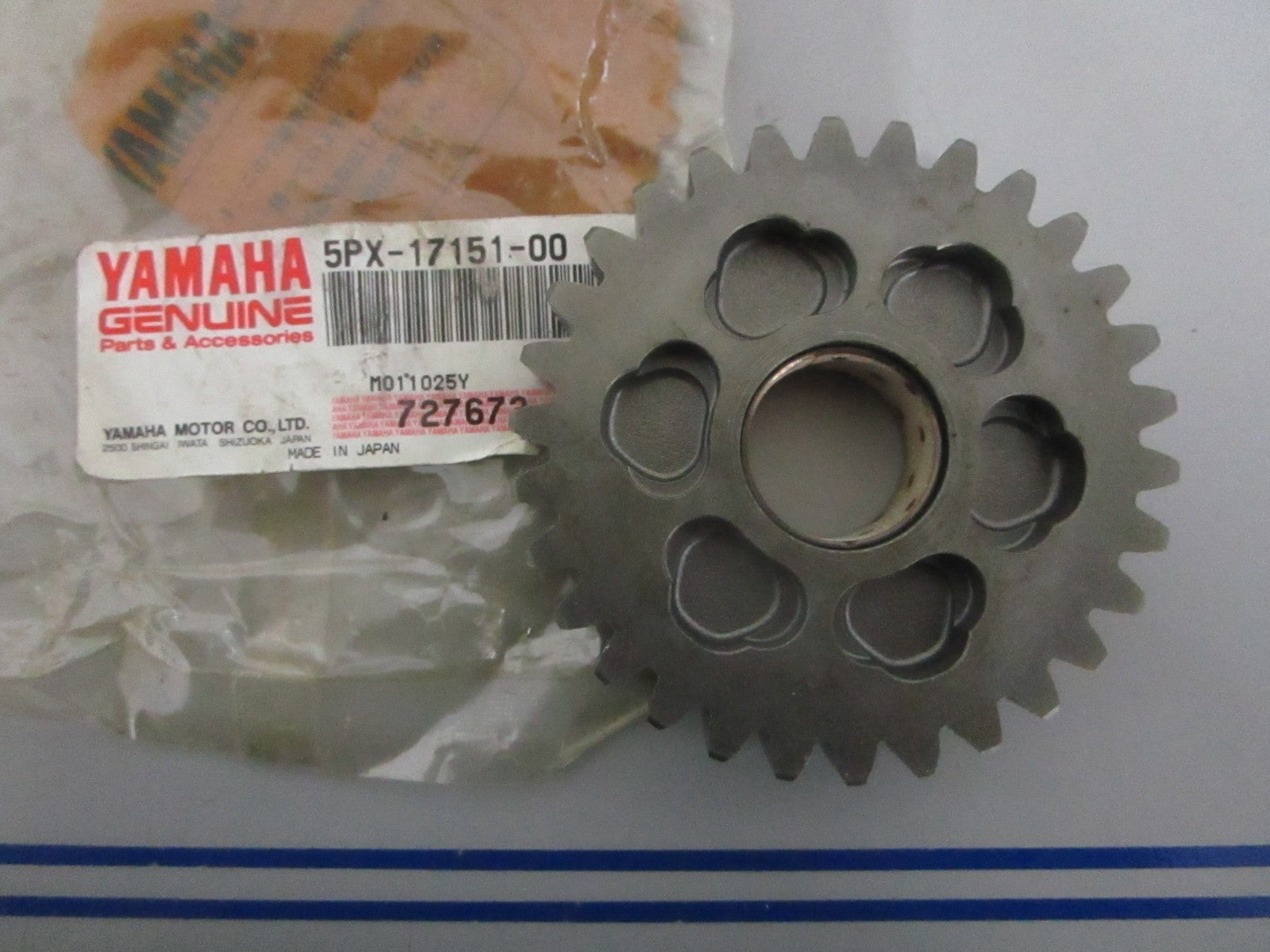 NEW OEM 5PX-17151-00-00 Yamaha 30T 5th Pinion Gear 0820