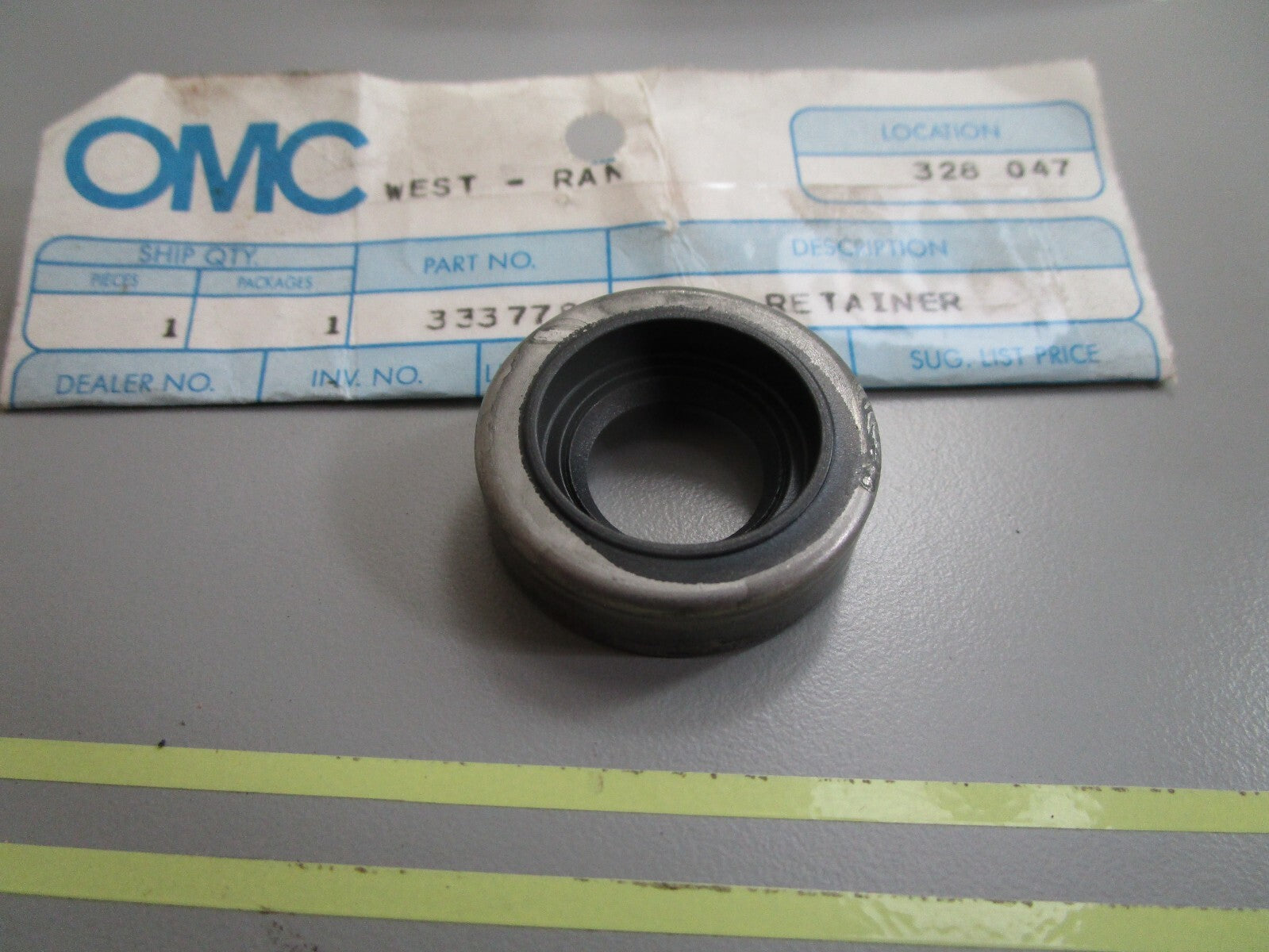 *NEW OEM* 0810 OMC Johnson Evinrude Oil Retainer 333778 0333778