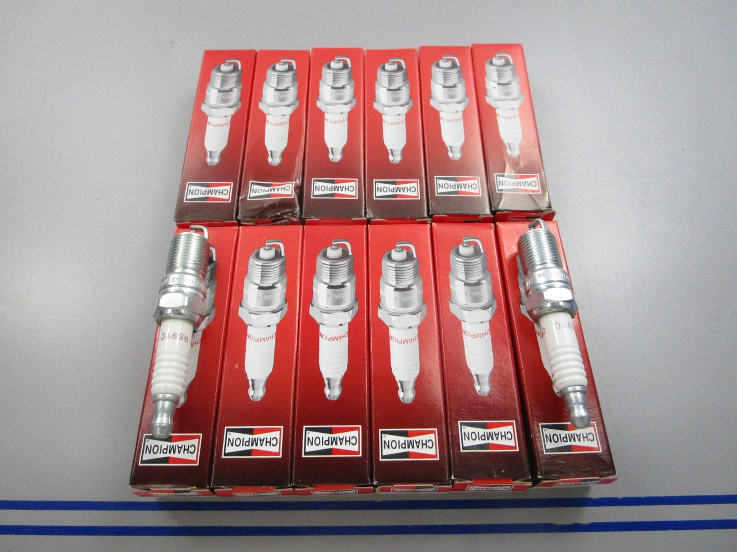 NEW (LOT OF 12) RS9YC Champion Spark Plug 0810
