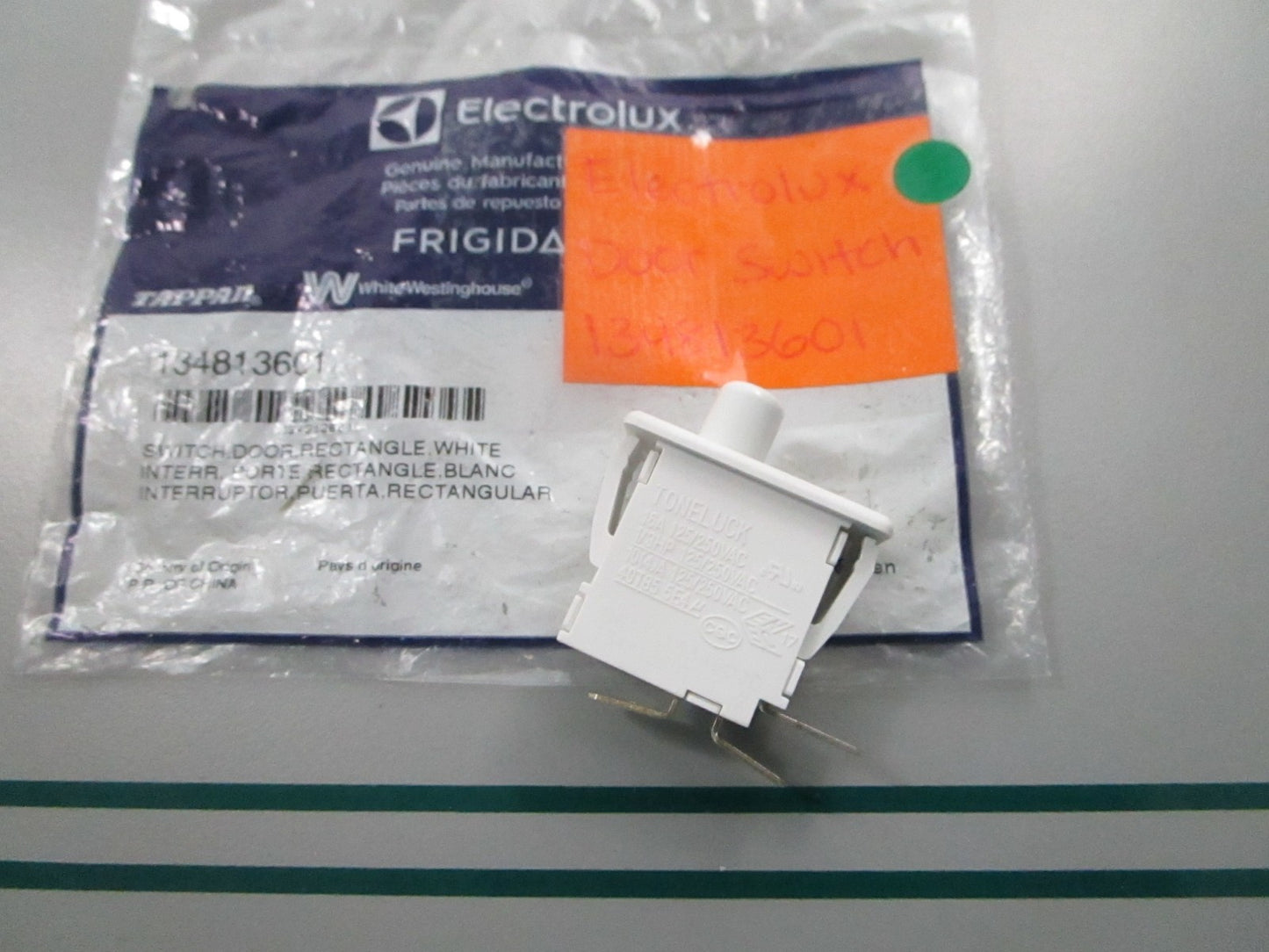 NEW OEM 134813601 Electrolux Door Switch 0810