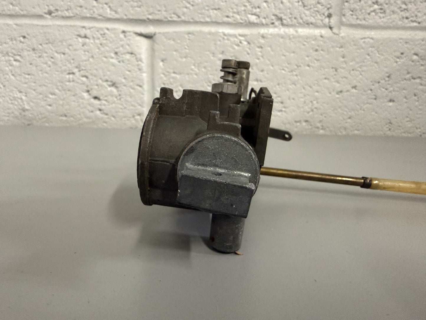 NEW OEM 390161 Briggs & Stratton Carburetor 0820