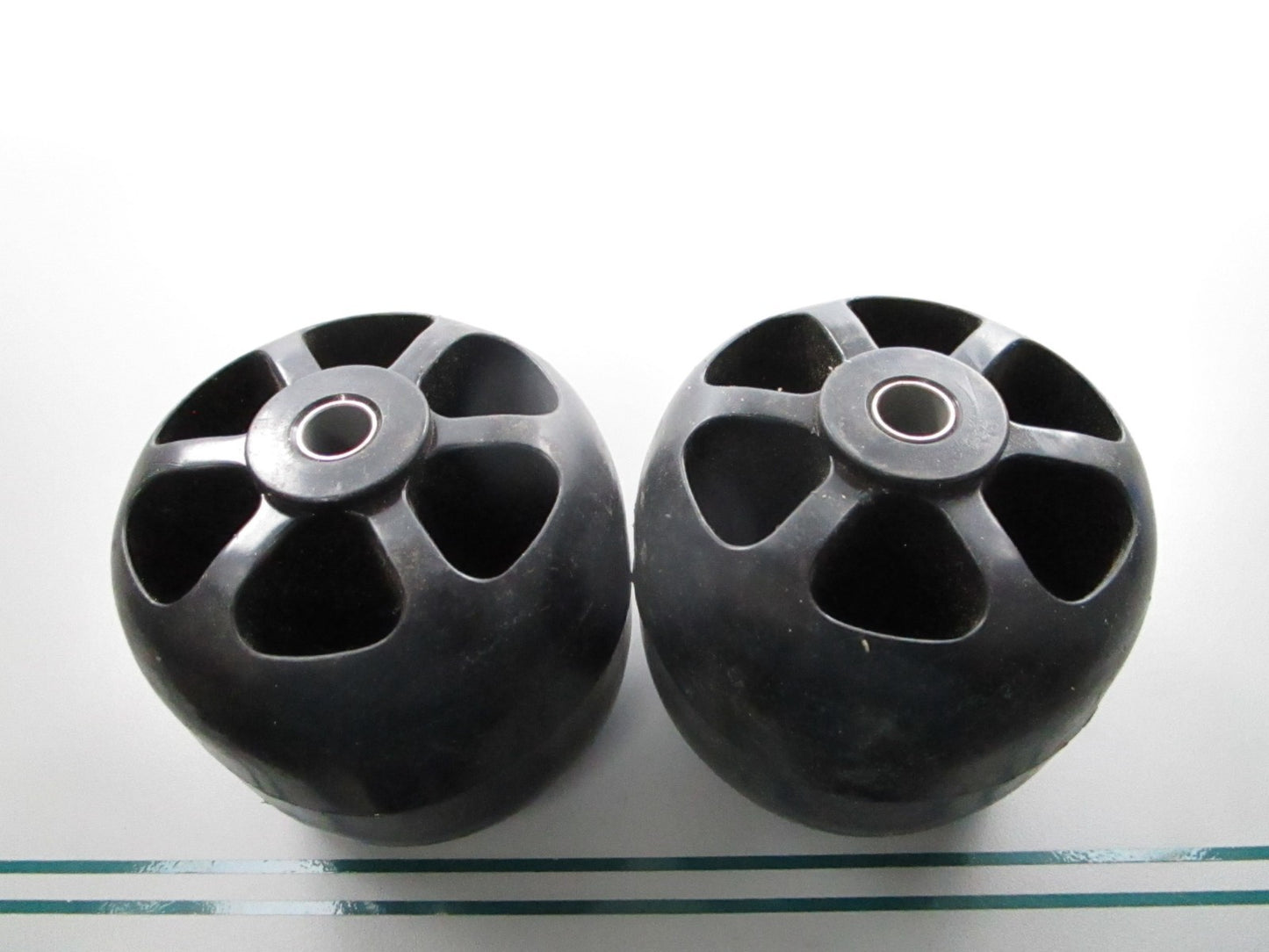 NEW 76543-46250 For: Kubota Deck Wheel Set 0810