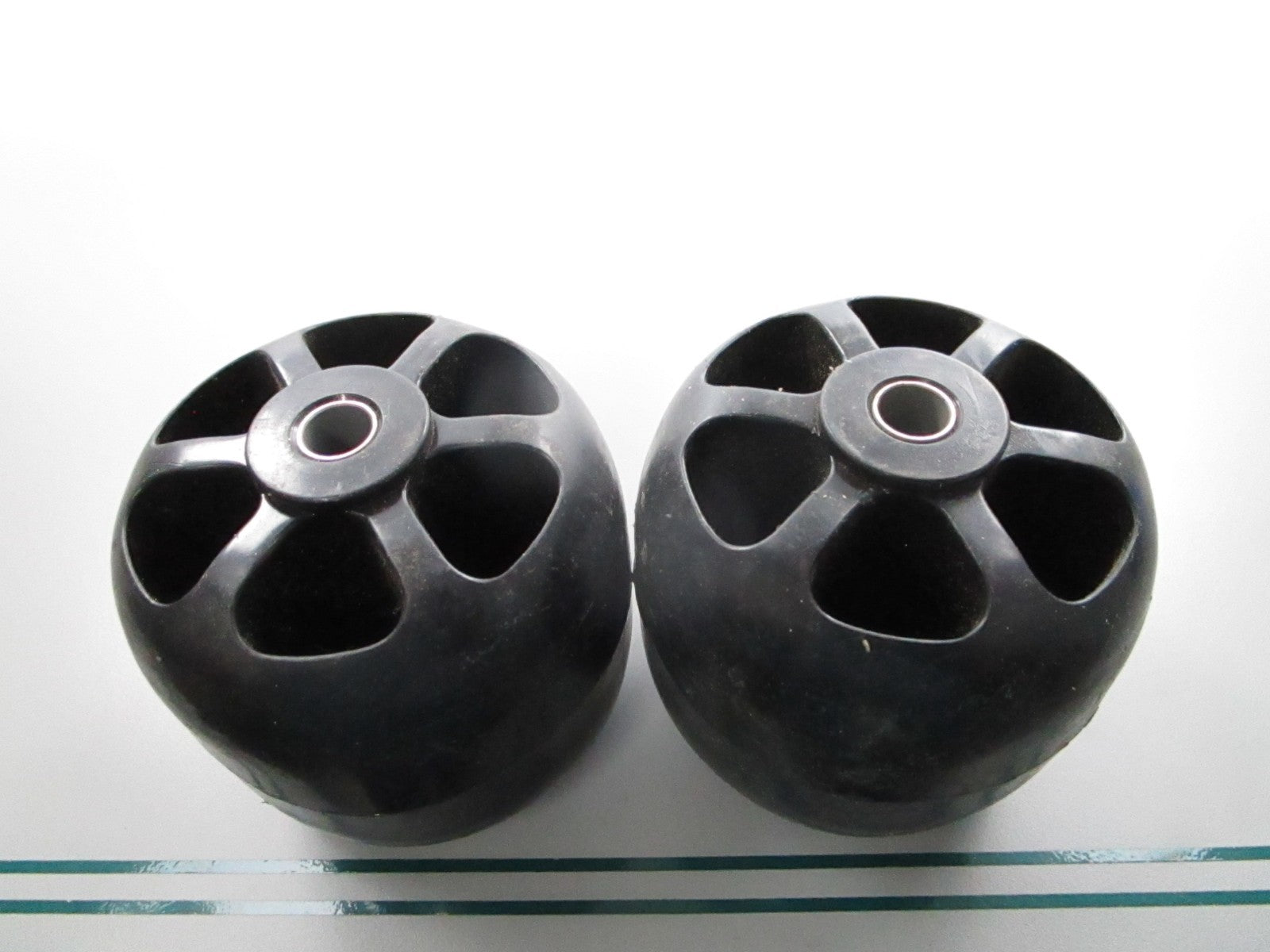 NEW 76543-46250 For: Kubota Deck Wheel Set 0810