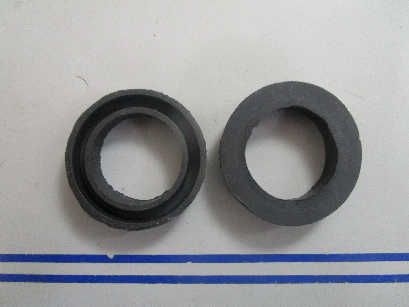 *NEW OEM* (LOT OF 2) 0810 Volvo Penta Support Ring 831891