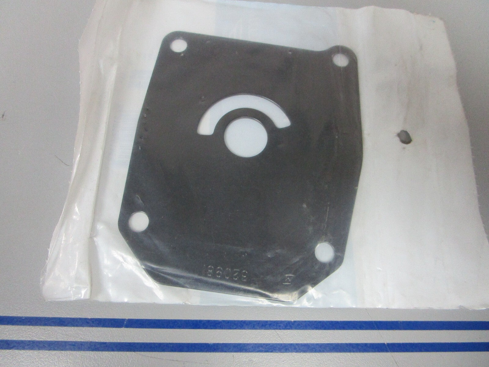 *NEW OEM* 0810 OMC Johnson Evinrude Impeller Housing Plate 320981 0320981