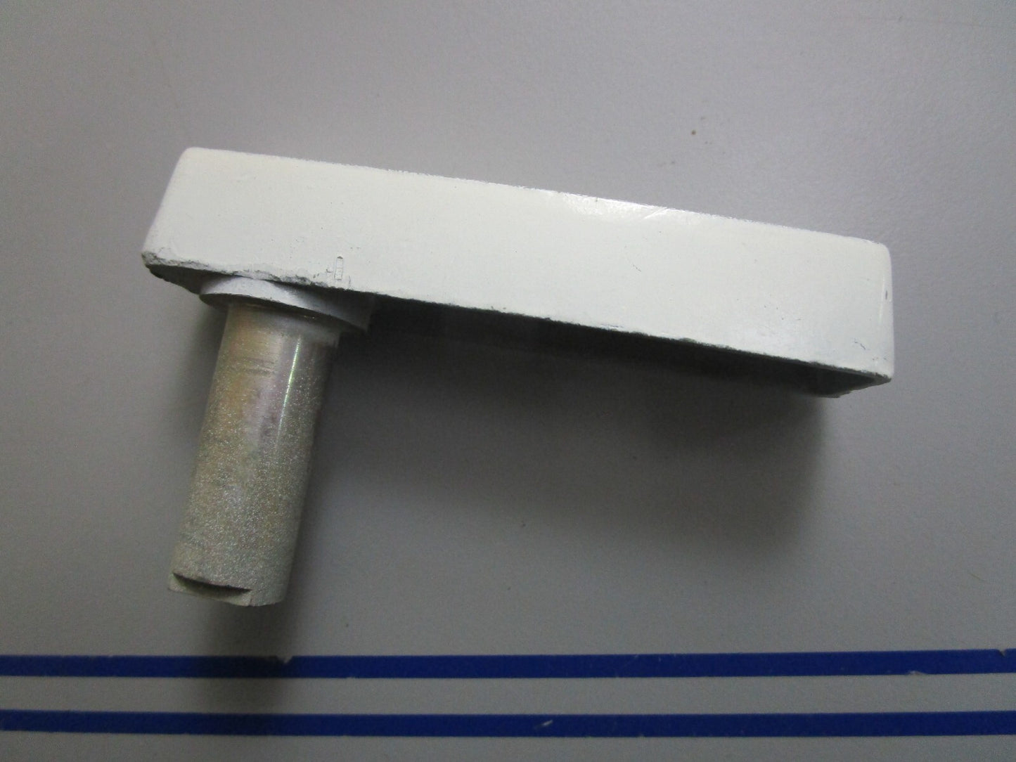 *NEW OEM* 0820 OMC Johnson Evinrude Latch Handle 330647 0330647