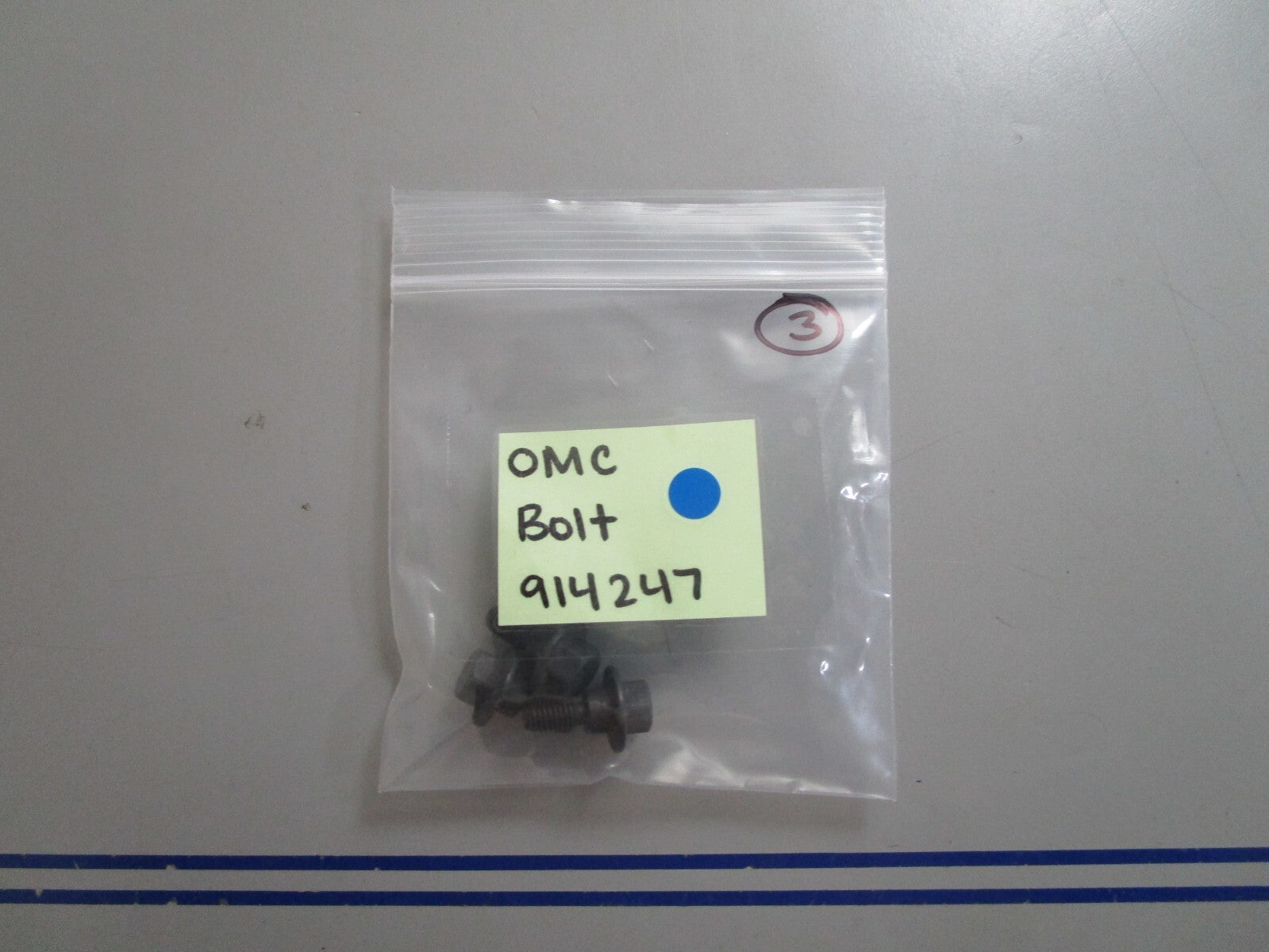 *NEW OEM* 0810 OMC Johnson Evinrude Bolt 914247 0914247