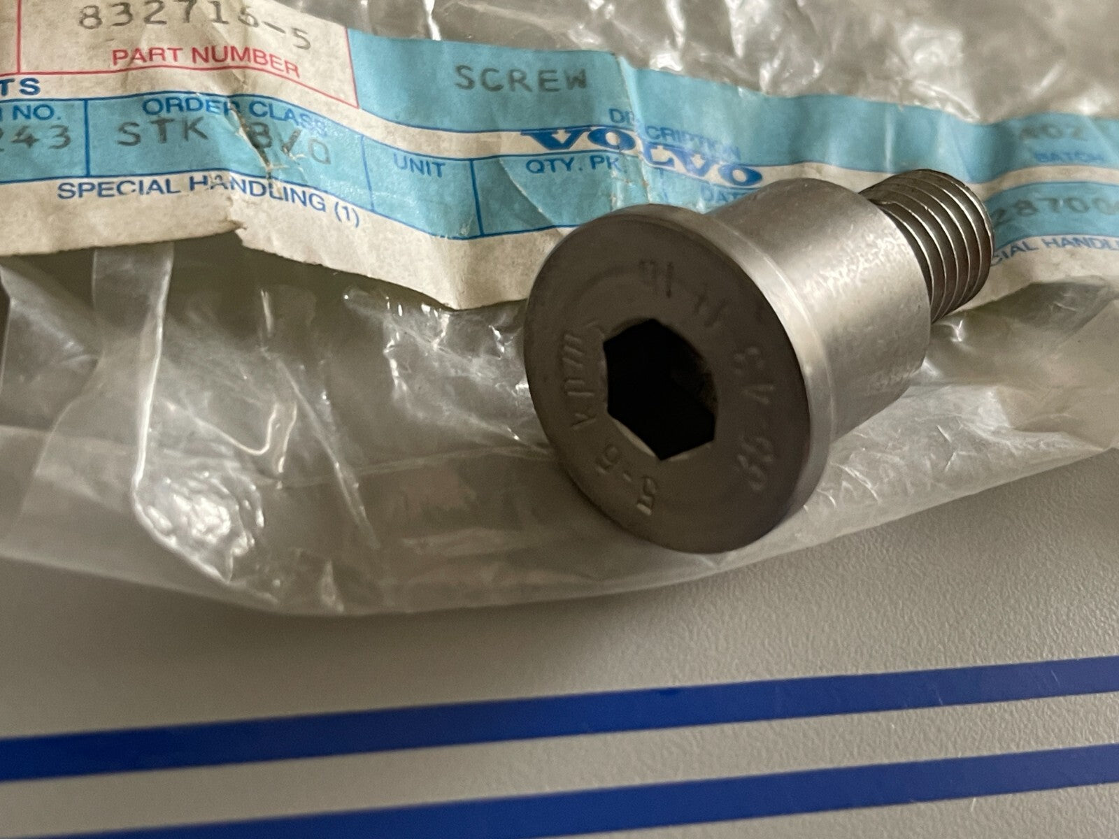 *NEW OEM* 0720 Volvo Penta Shoulder Bolt 832716