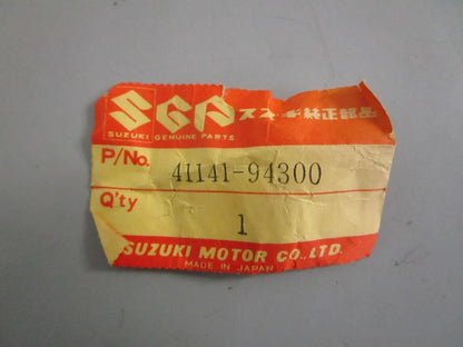 NEW OEM 41141-94300 Suzuki Attachment 0820