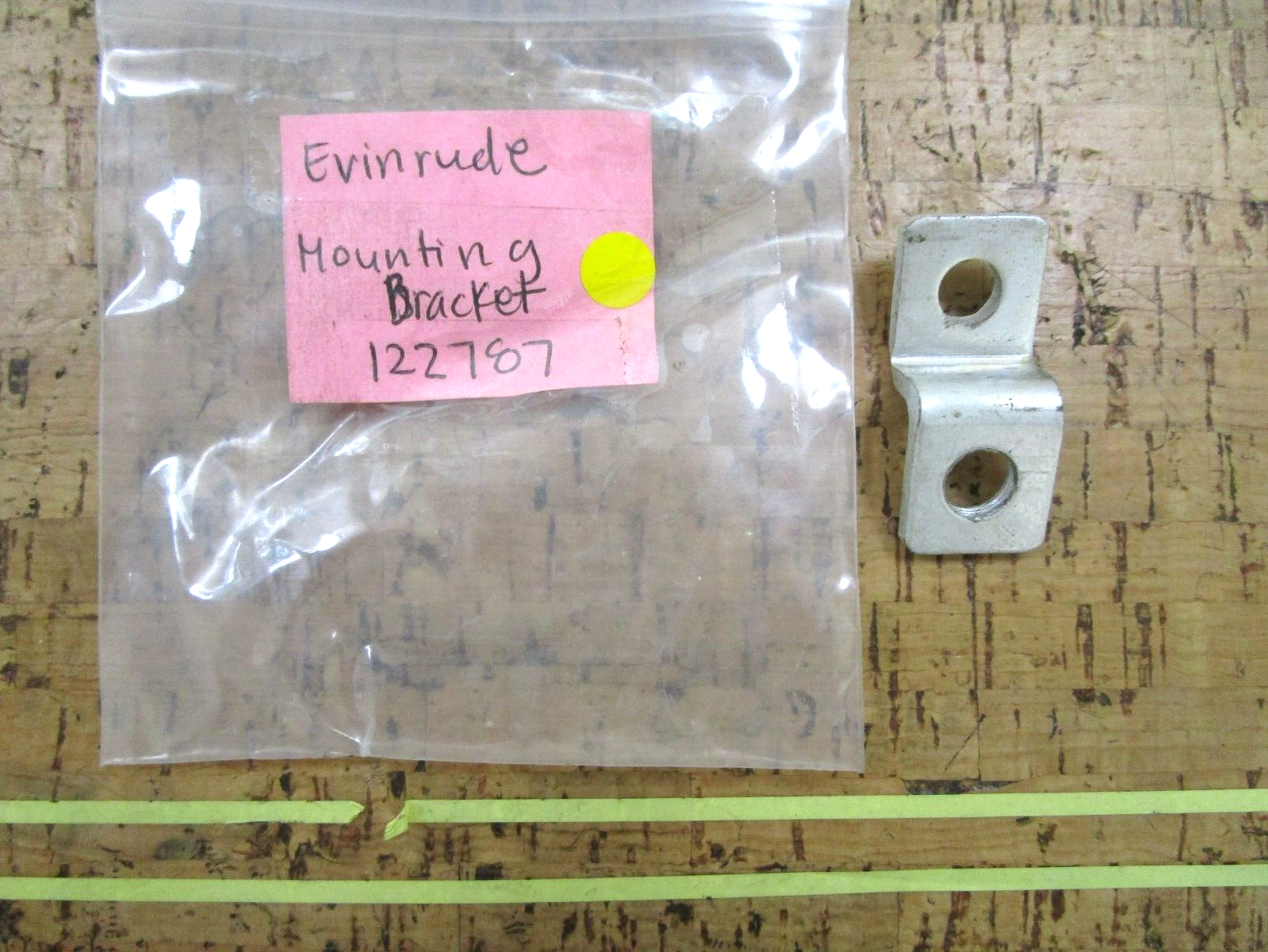 *NEW OEM* 0750 OMC Johnson Evinrude MOUNTING BRACKET 122787 0122787