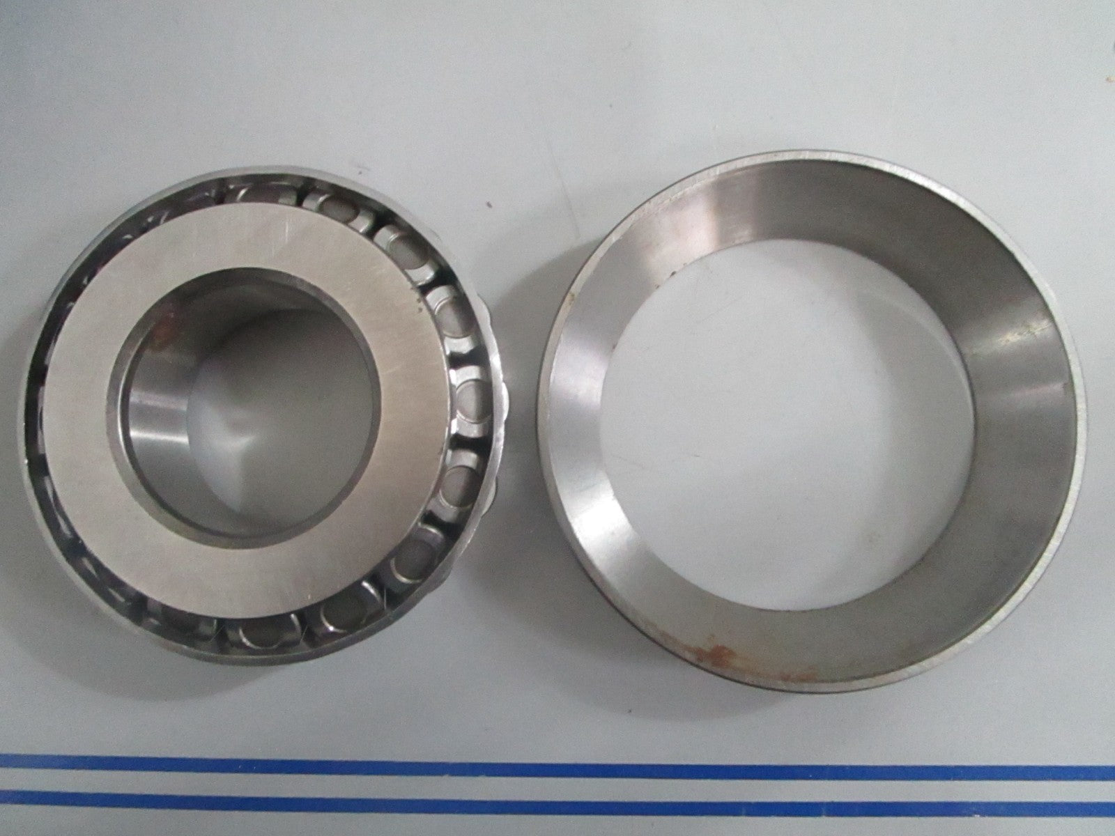 *NEW OEM* 0820 Volvo Penta Roller Bearing 184595