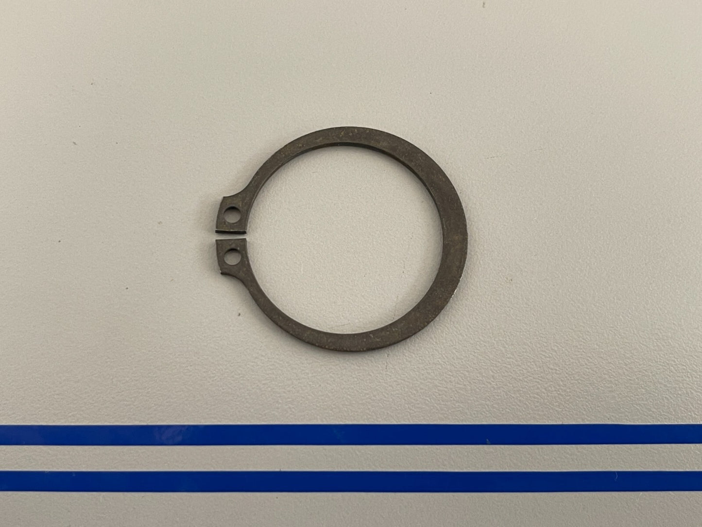 *NEW OEM* 0810 Volvo Penta Snap Ring 945497