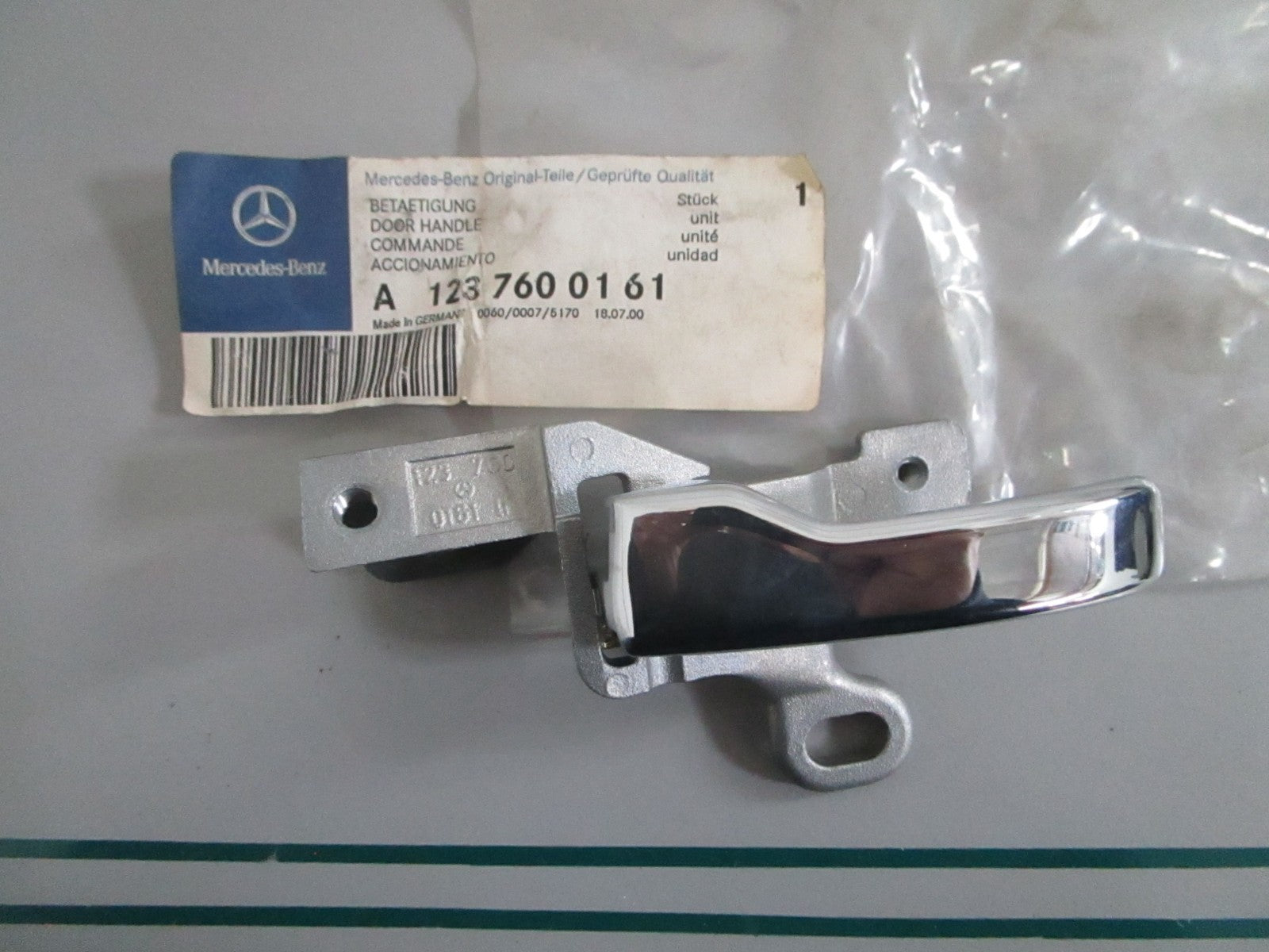NEW OEM A1237600161 Bosch Door Handle 0820