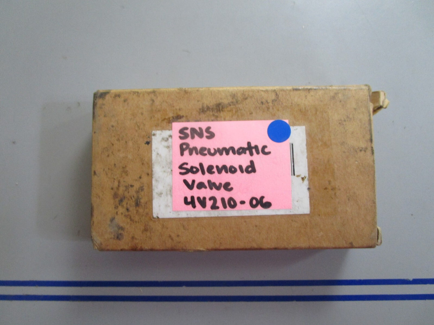 *NEW* 0810 SNS Pneumatic Solenoid Valve 4V210-06