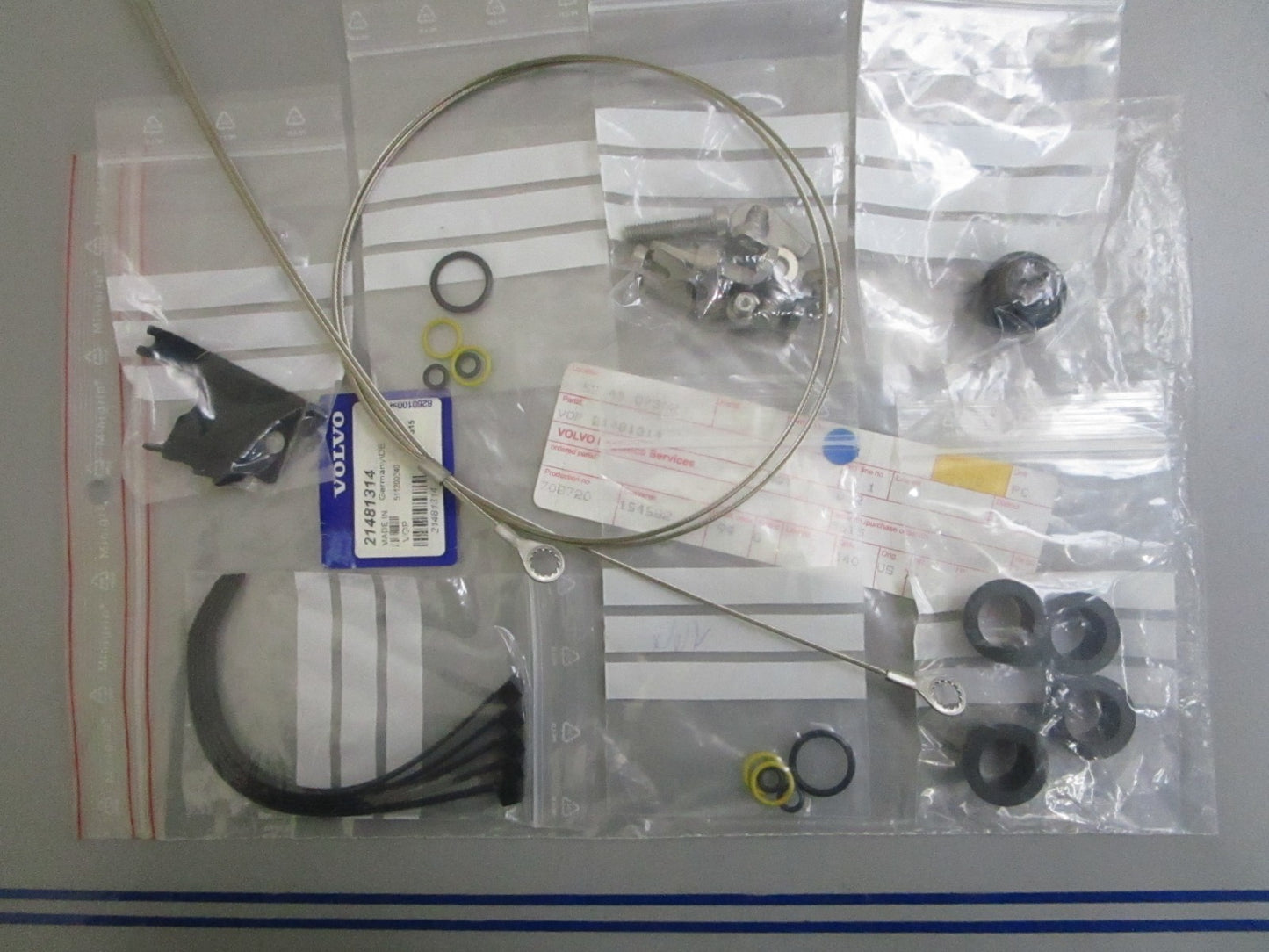 *NEW OEM* 0820 Volvo Penta Hardware Kit 21481314