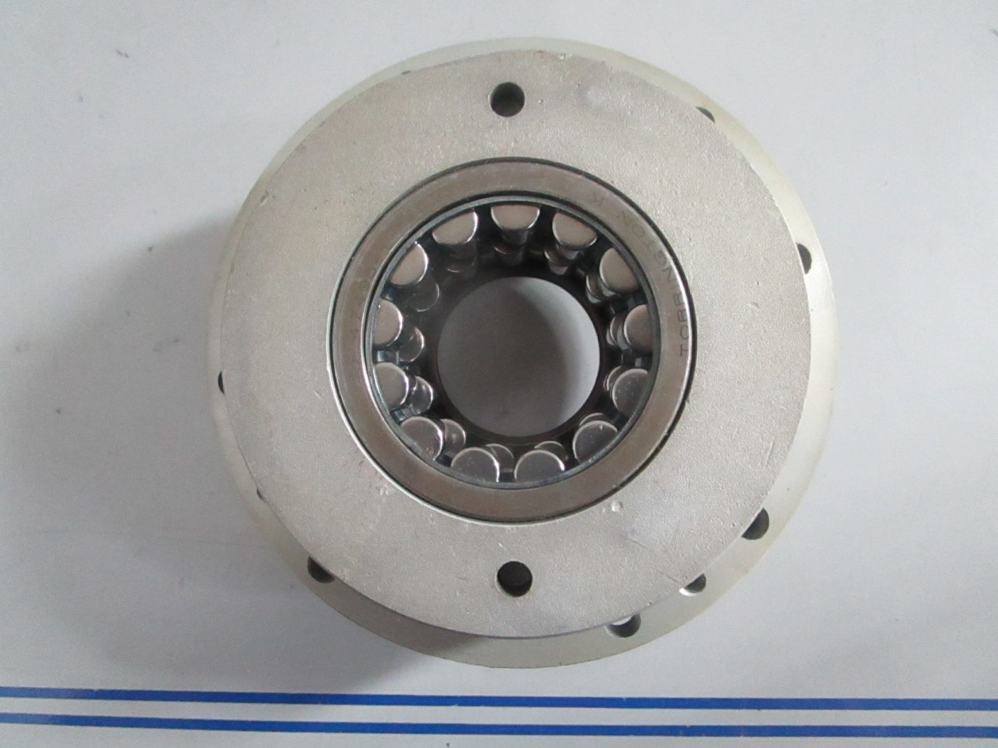 NEW OEM 387432 0387432 OMC Johnson Evinrude Crankcase Head & Bearing 0820
