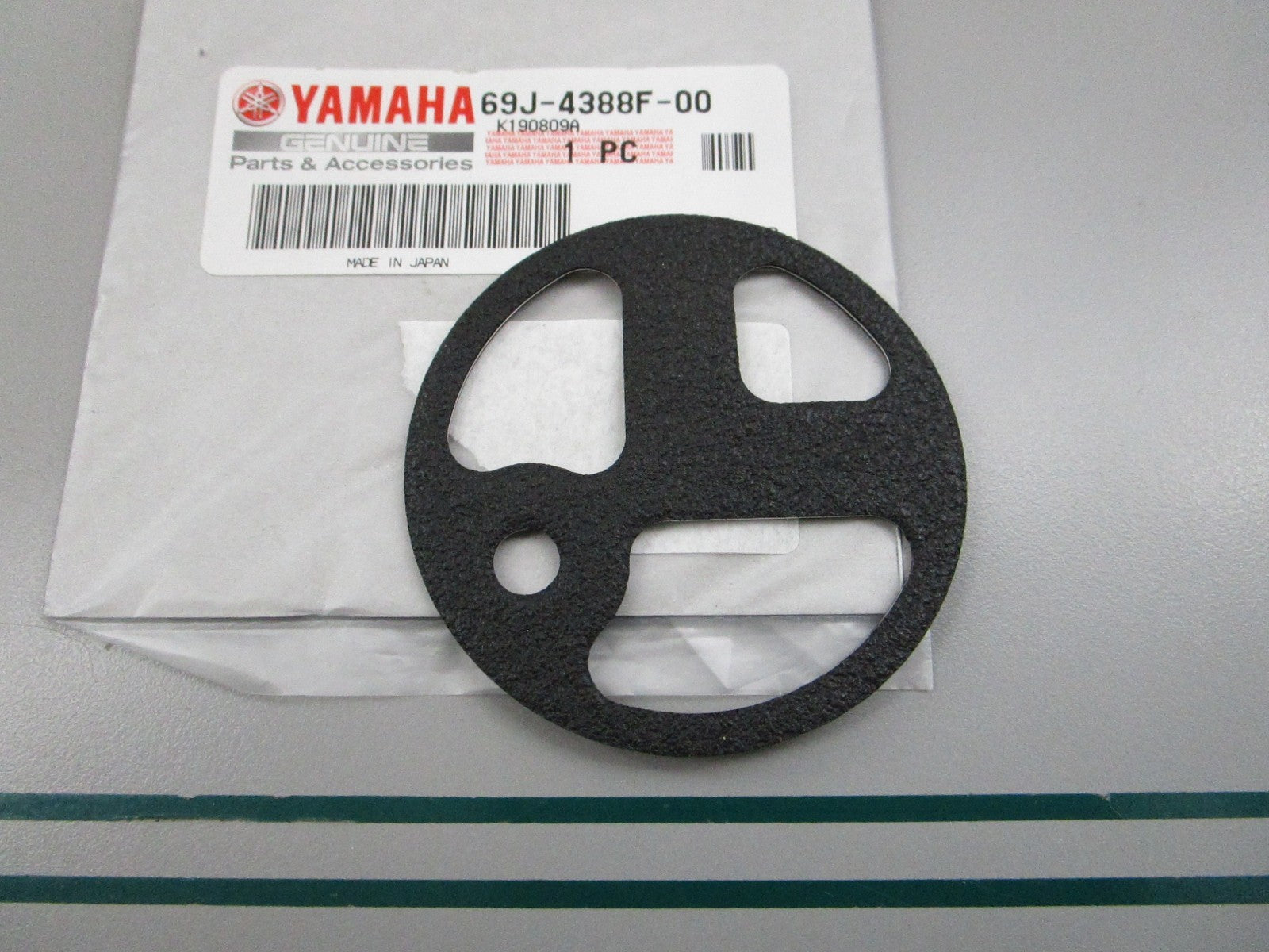 NEW OEM 69J-4388F-00-00 Yamaha Spacer 0810