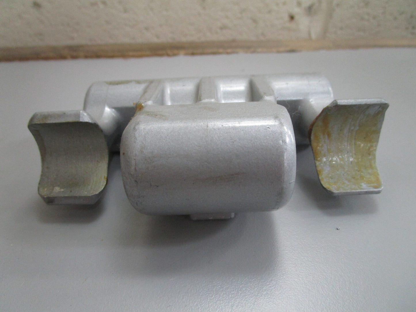 *NEW OEM* 0810 OMC Johnson Evinrude Mounting Bracket 123606 0123606