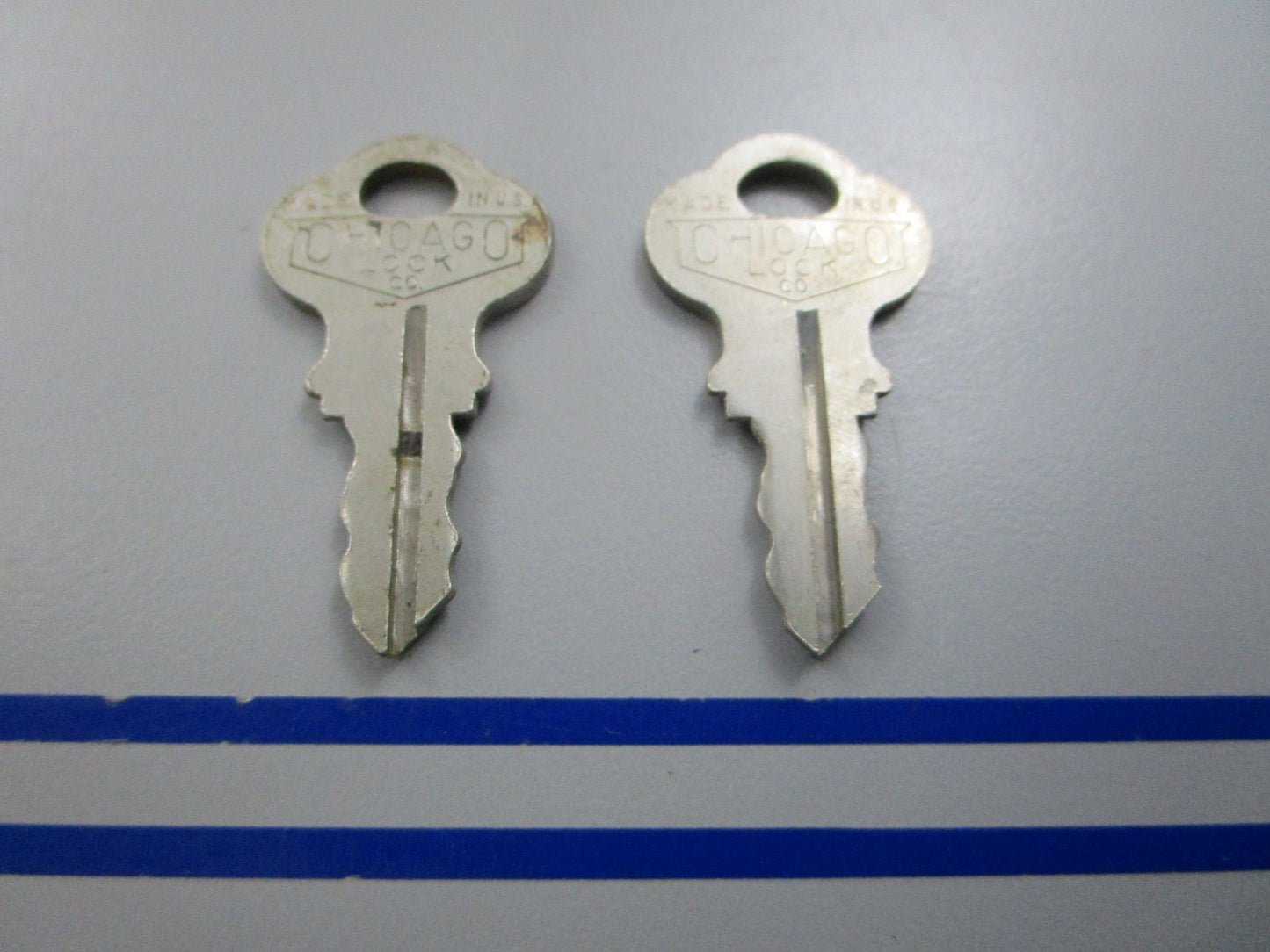NEW OEM (LOT OF 2) 501601 0501601 OMC Johnson Evinrude  Ignition Key KF86 0810