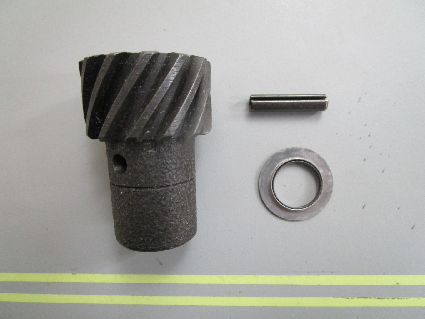 *NEW OEM* 0820 OMC Johnson Evinrude (13T) Distributor Gear 3853888