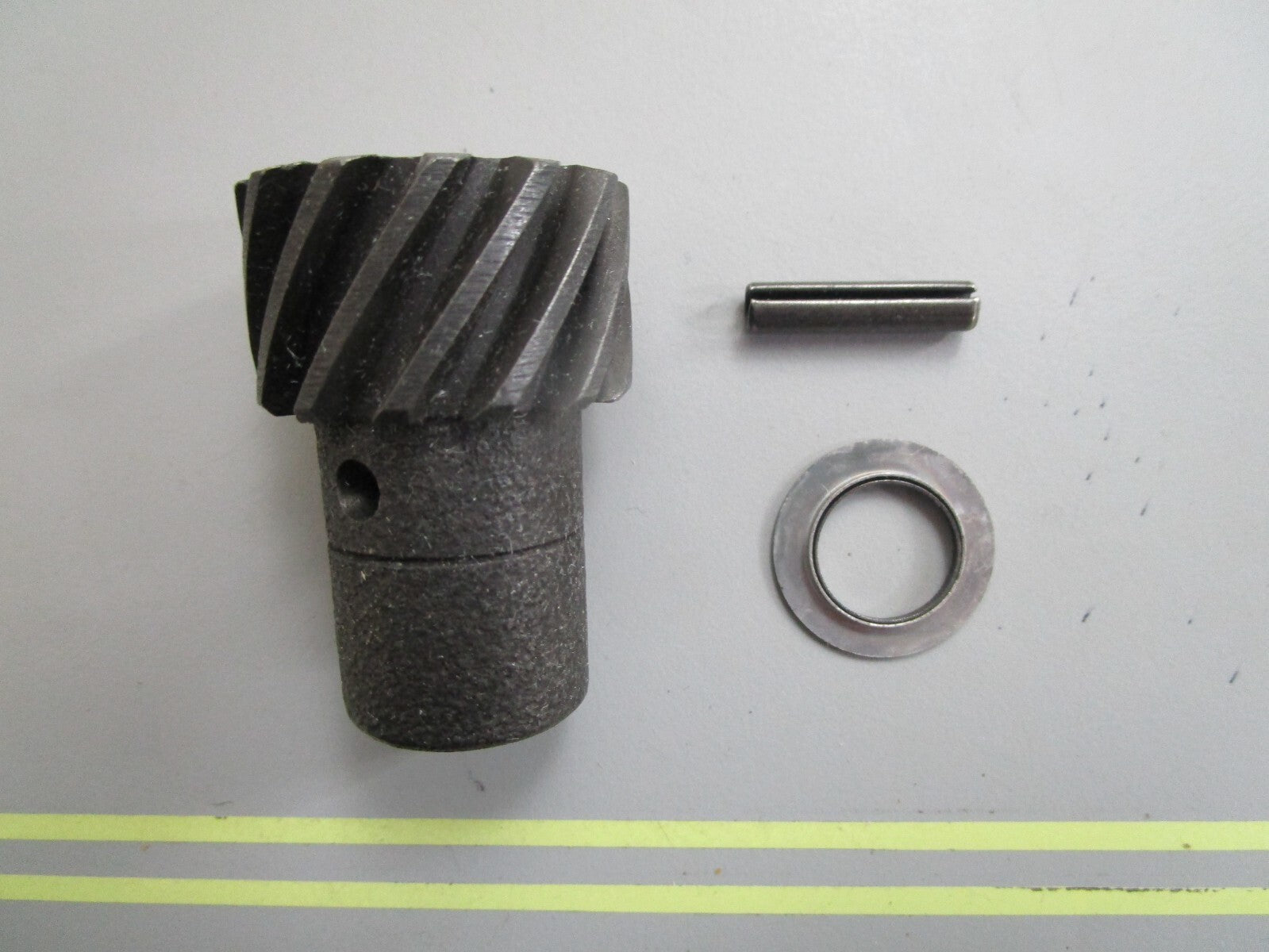 *NEW OEM* 0820 OMC Johnson Evinrude (13T) Distributor Gear 3853888