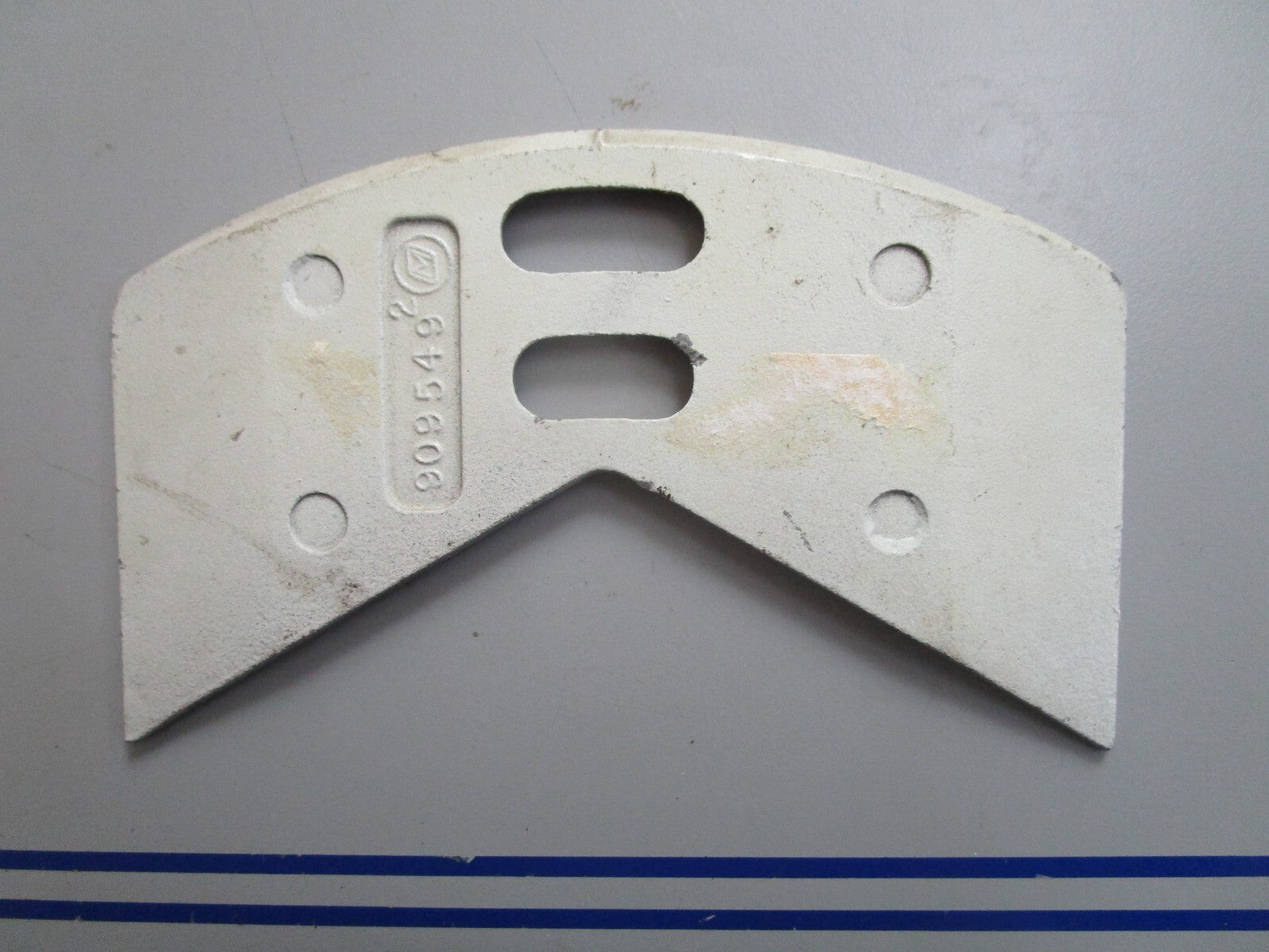 *NEW OEM* 0820 OMC Johnson Evinrude Gearcase Extension 909549 0909549