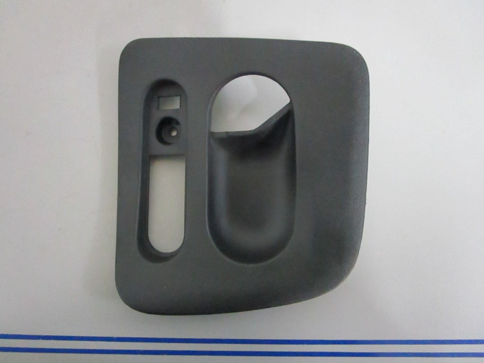 NEW OEM 9578824 Saab Mounting Plate 0820