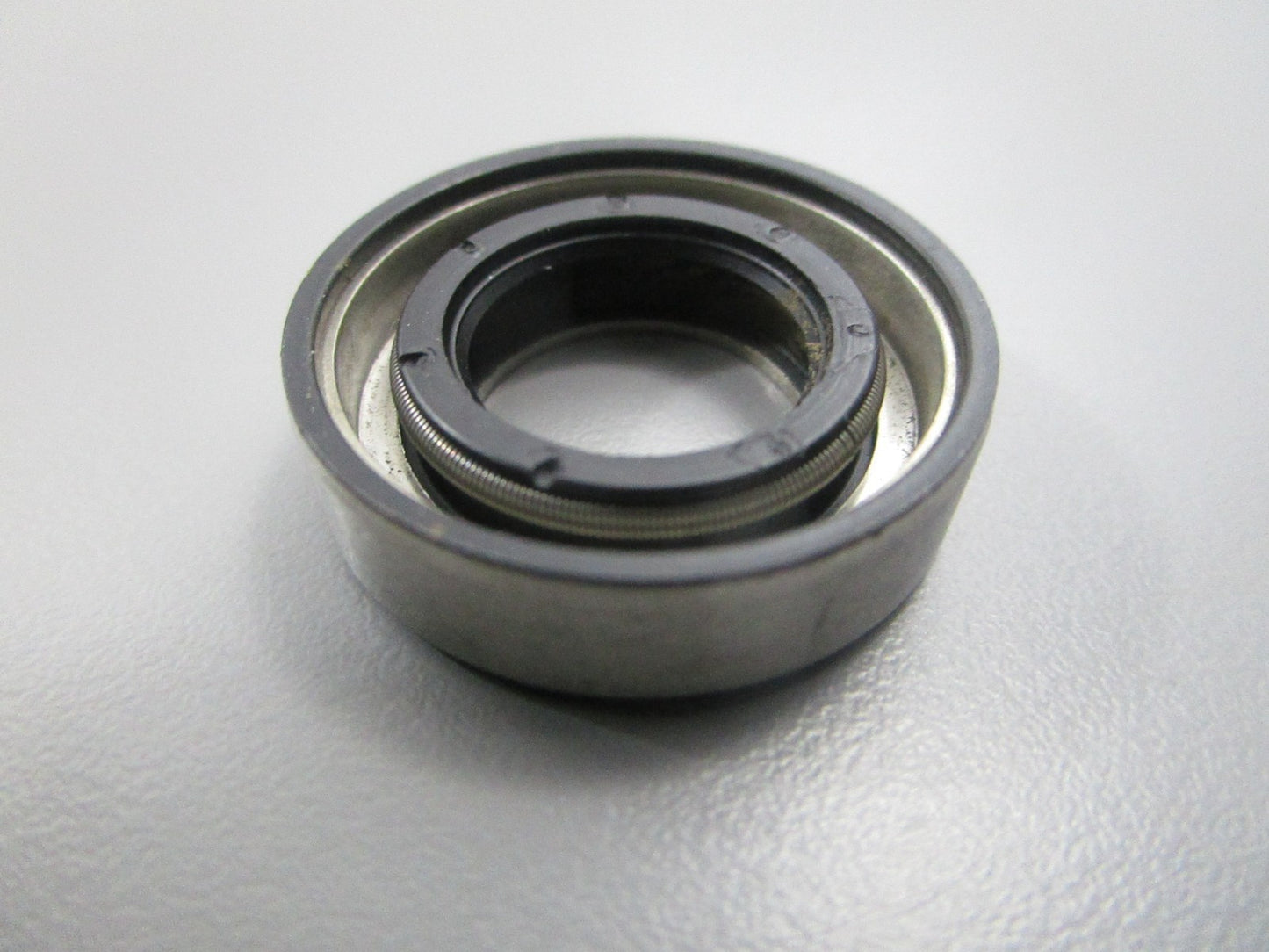 NEW OEM 313284 0313284 OMC Johnson Evinrude Oil Seal 0810